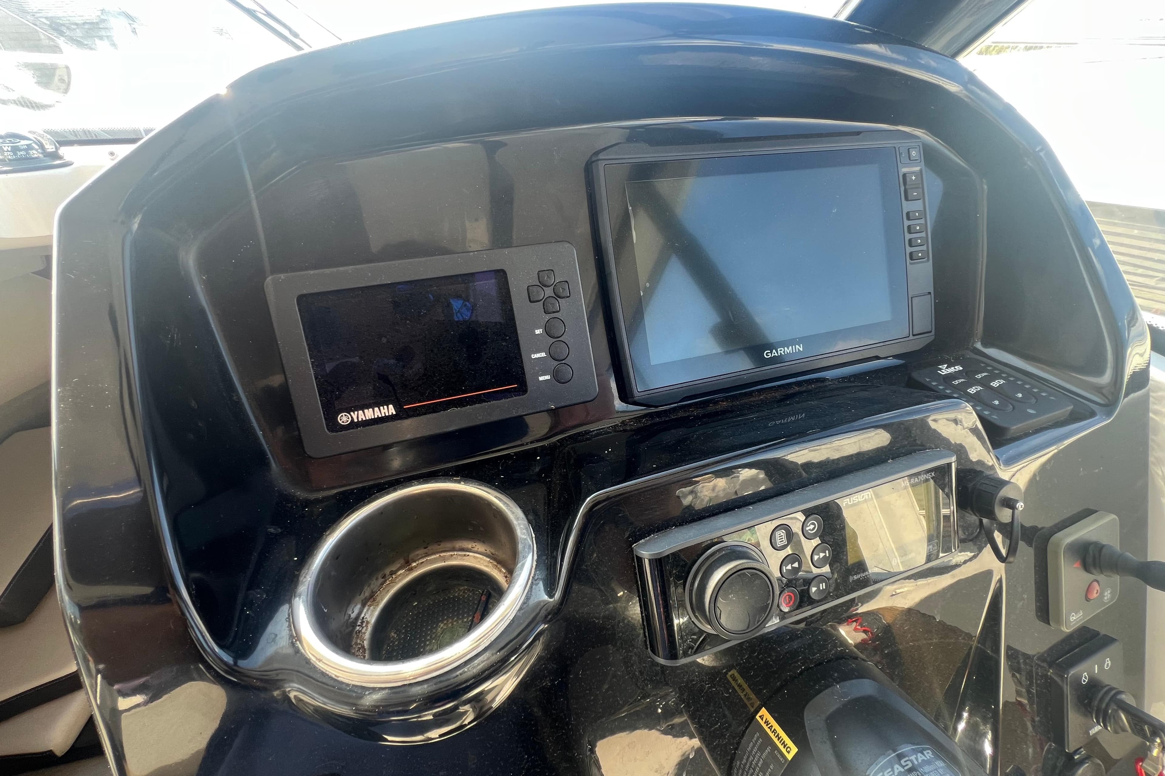 Control panel of 2020 Jeanneau NC Sport 795 with Garmin and Yamaha displays.