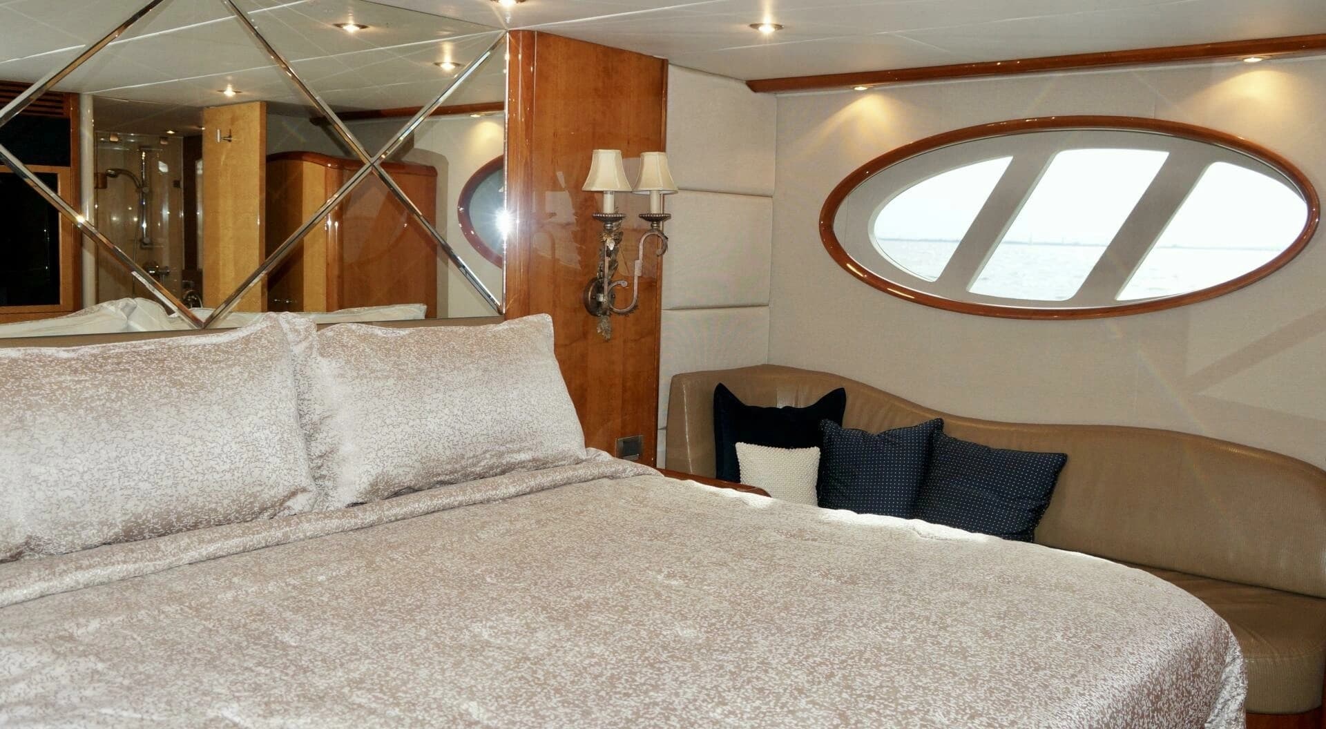 2007 Lazzara Yachts 74 Motor Yacht - Image 41