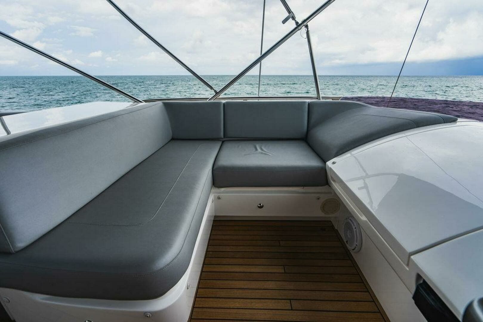 2022 Princess S66 - Image 36