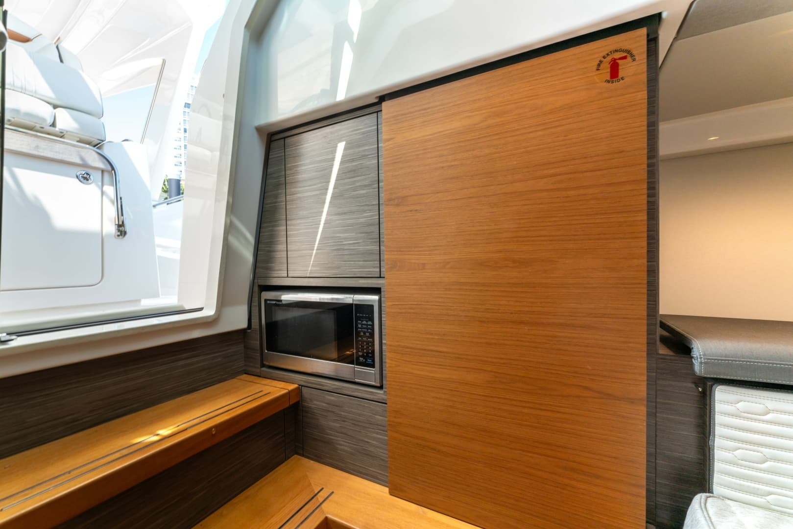 2020 Tiara Yachts 38 LS - Image 12