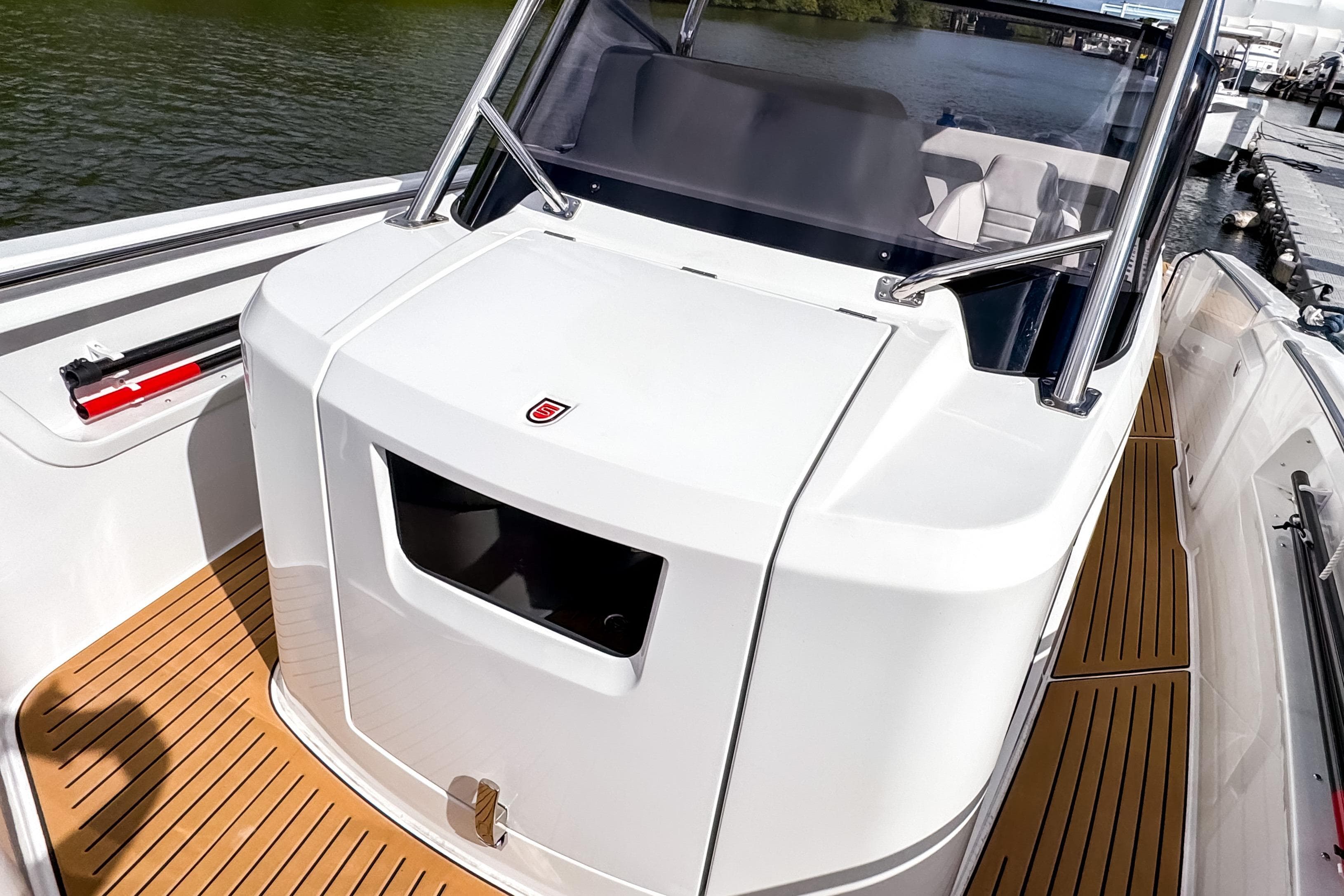 Modern STERK 31 boat, 2025 model, featuring sleek design and spacious deck.
