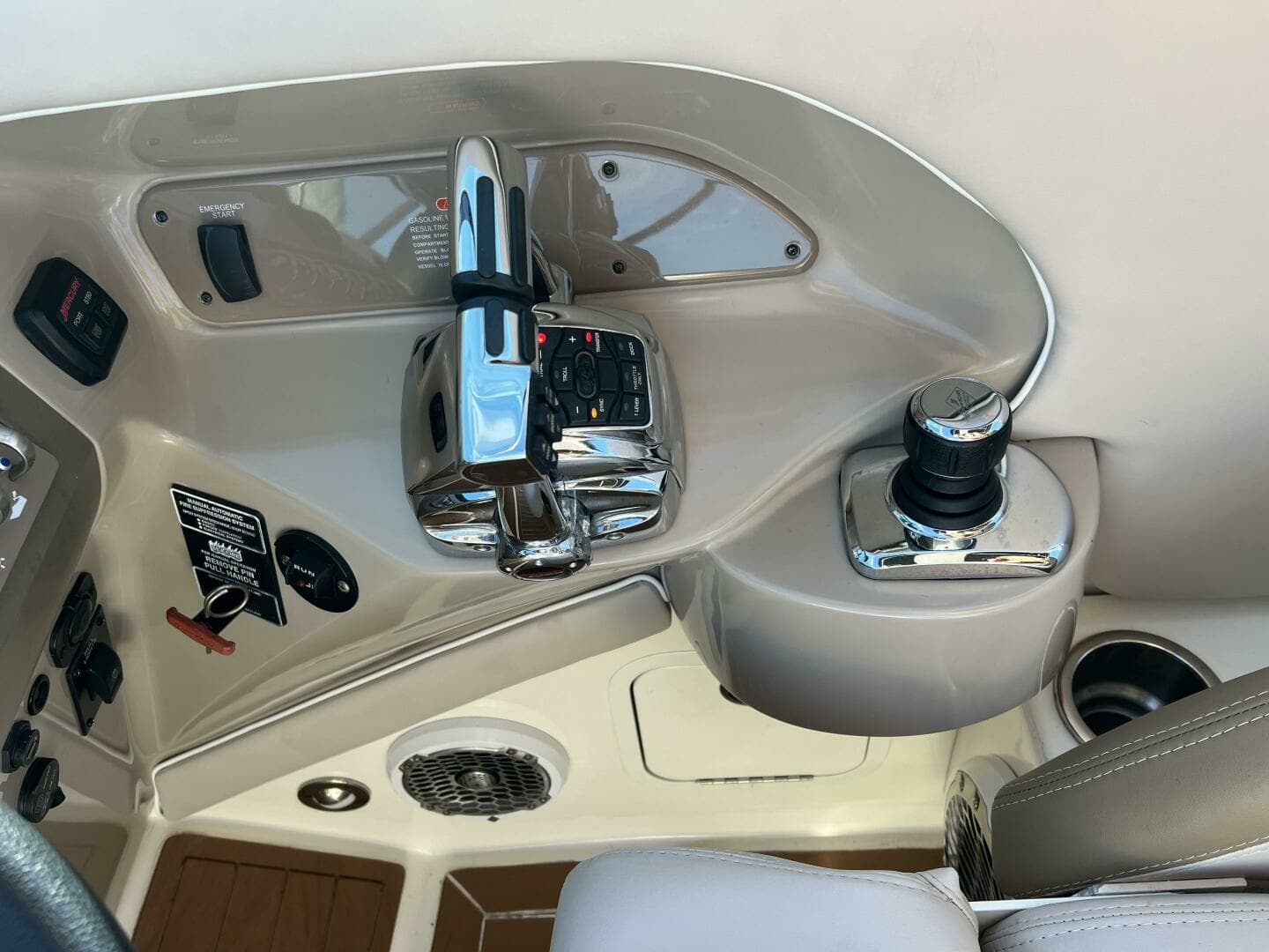 2012 Sea Ray 300 SLX - Image 19