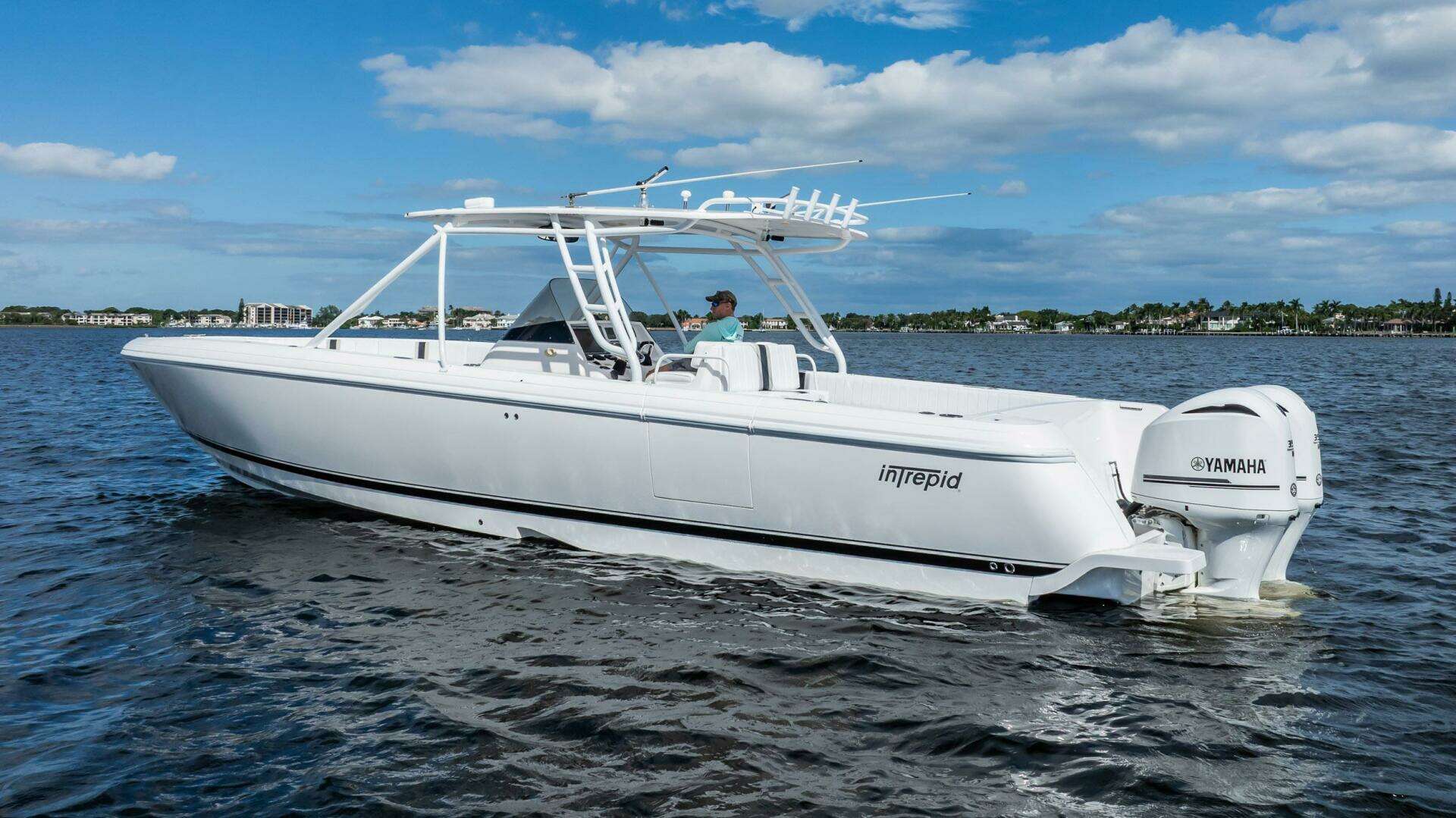 2011 Intrepid 400 Open - Image 4