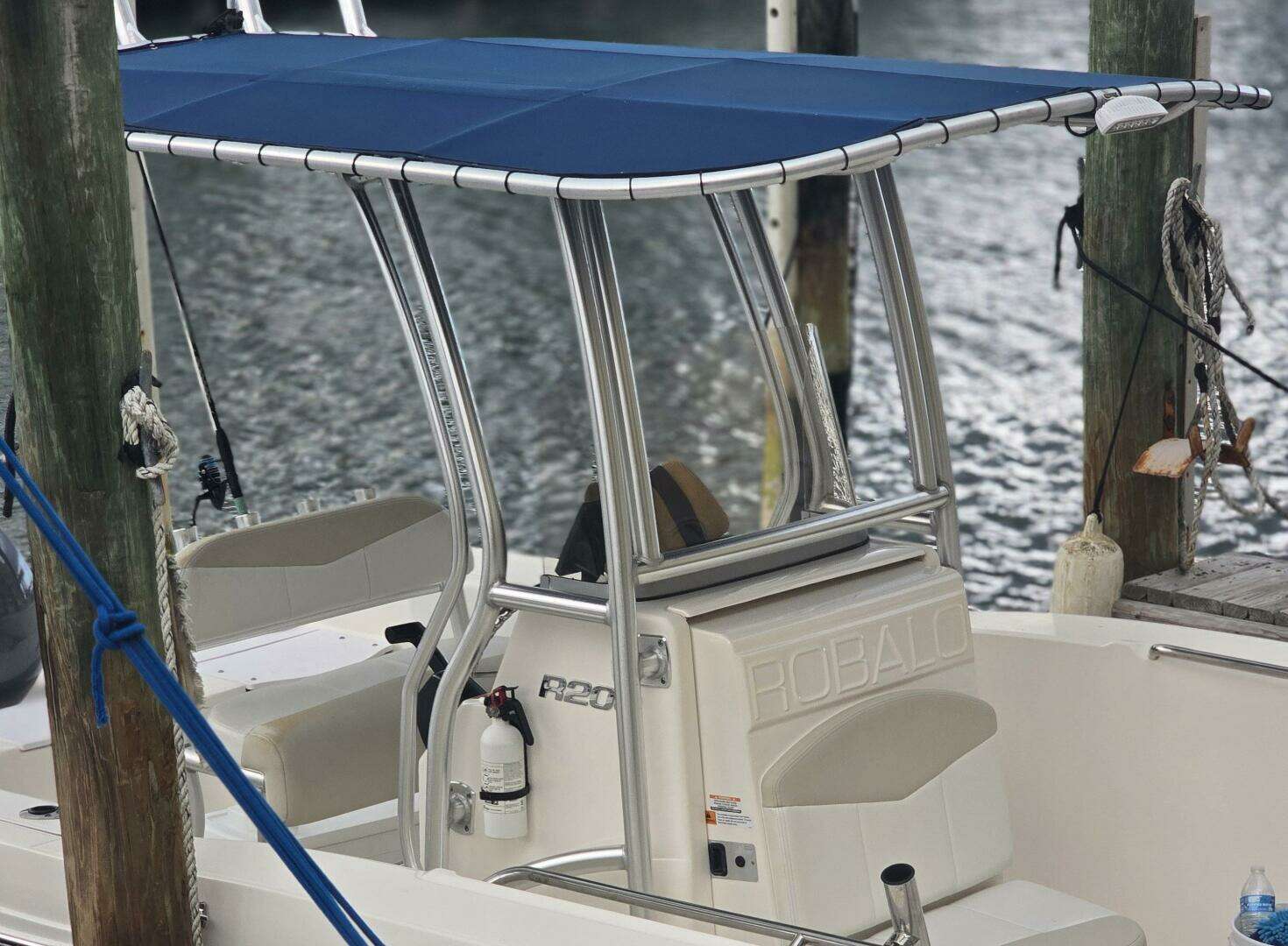 2015 Robalo R200 - Image 7