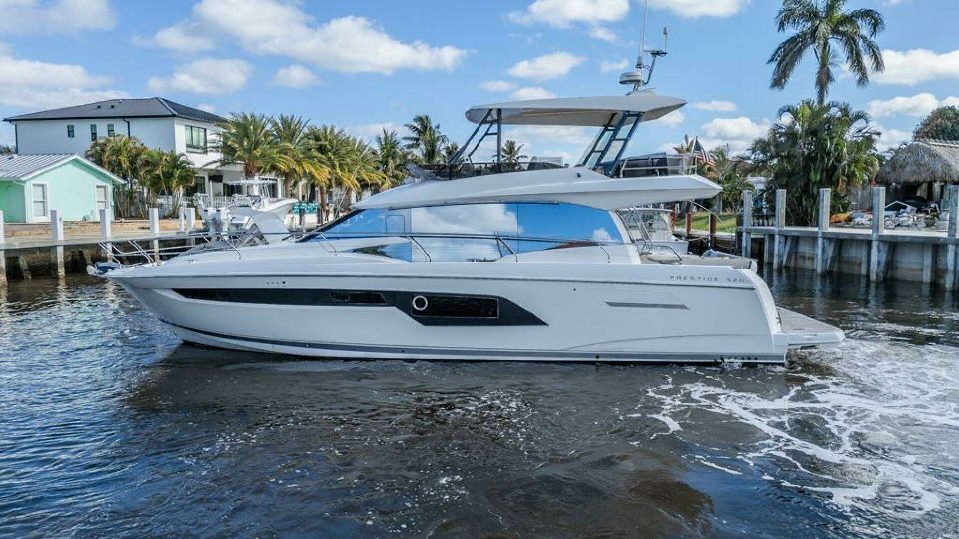 2021 Prestige 520 Flybridge - Image 2