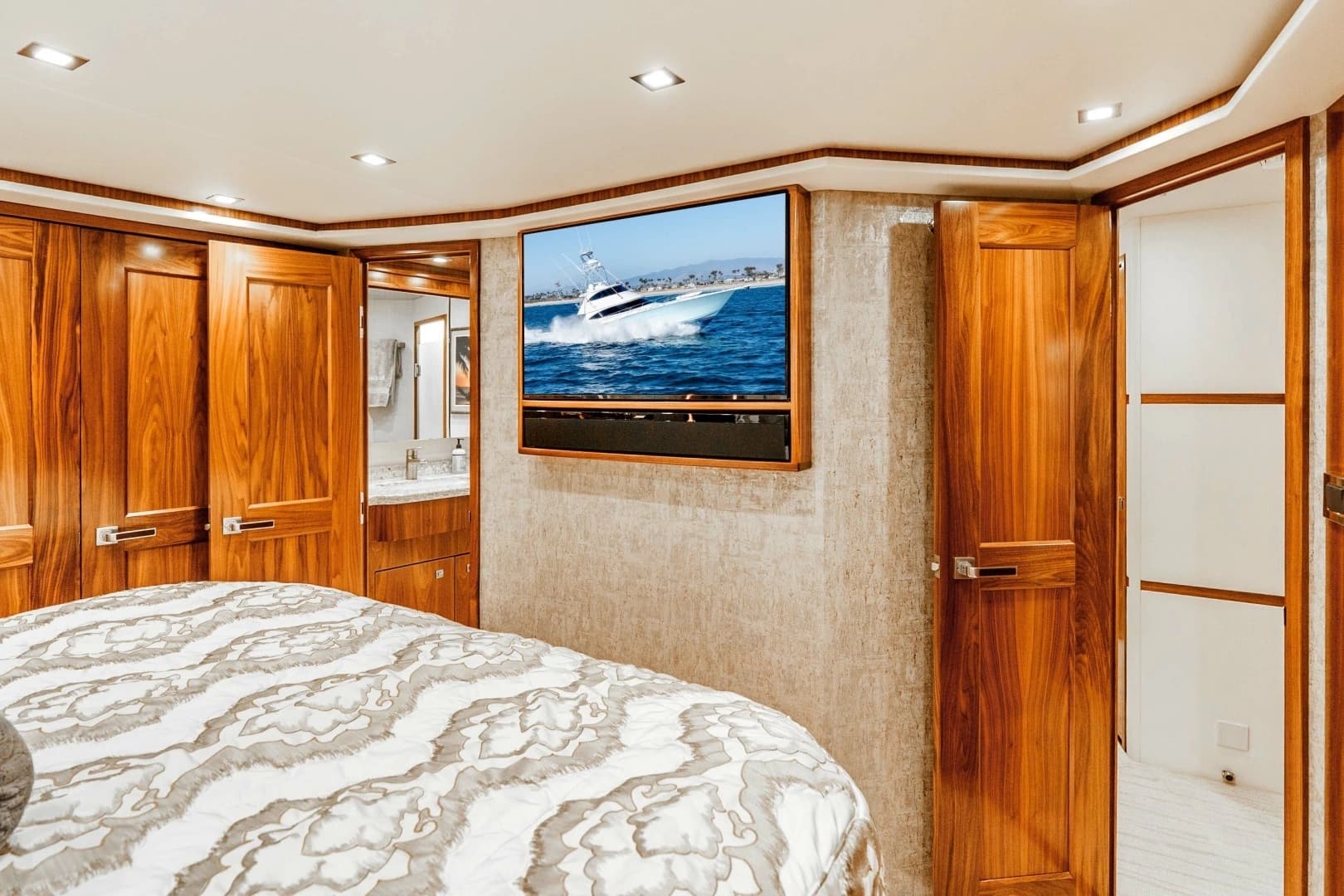 2018 Viking 72 Convertible - Image 16