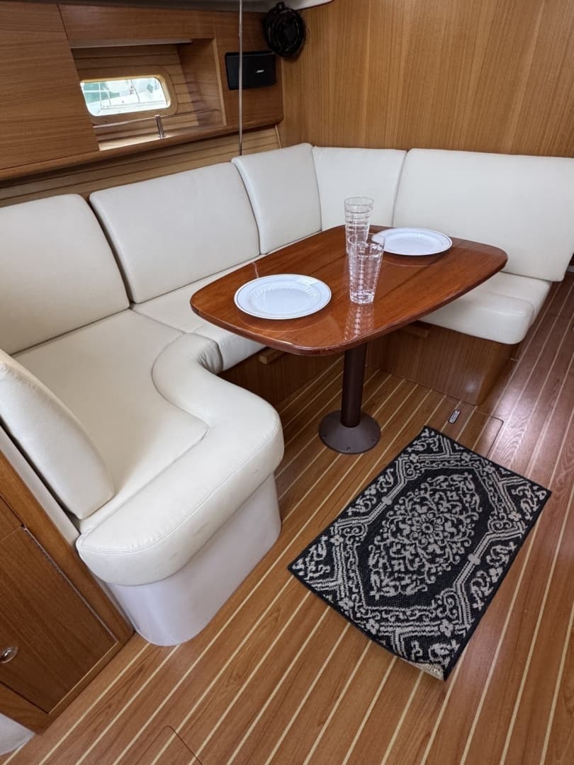 2019 Catalina 315 - Image 28