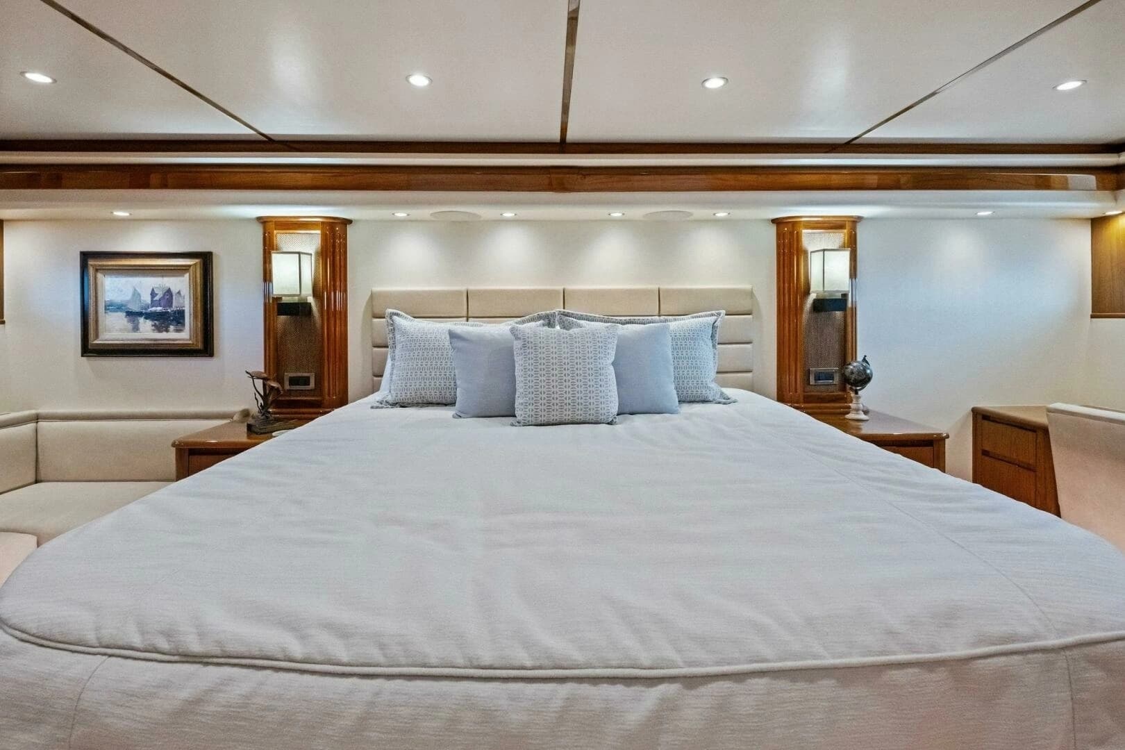 2012 Viking 82 Convertible - Image 22