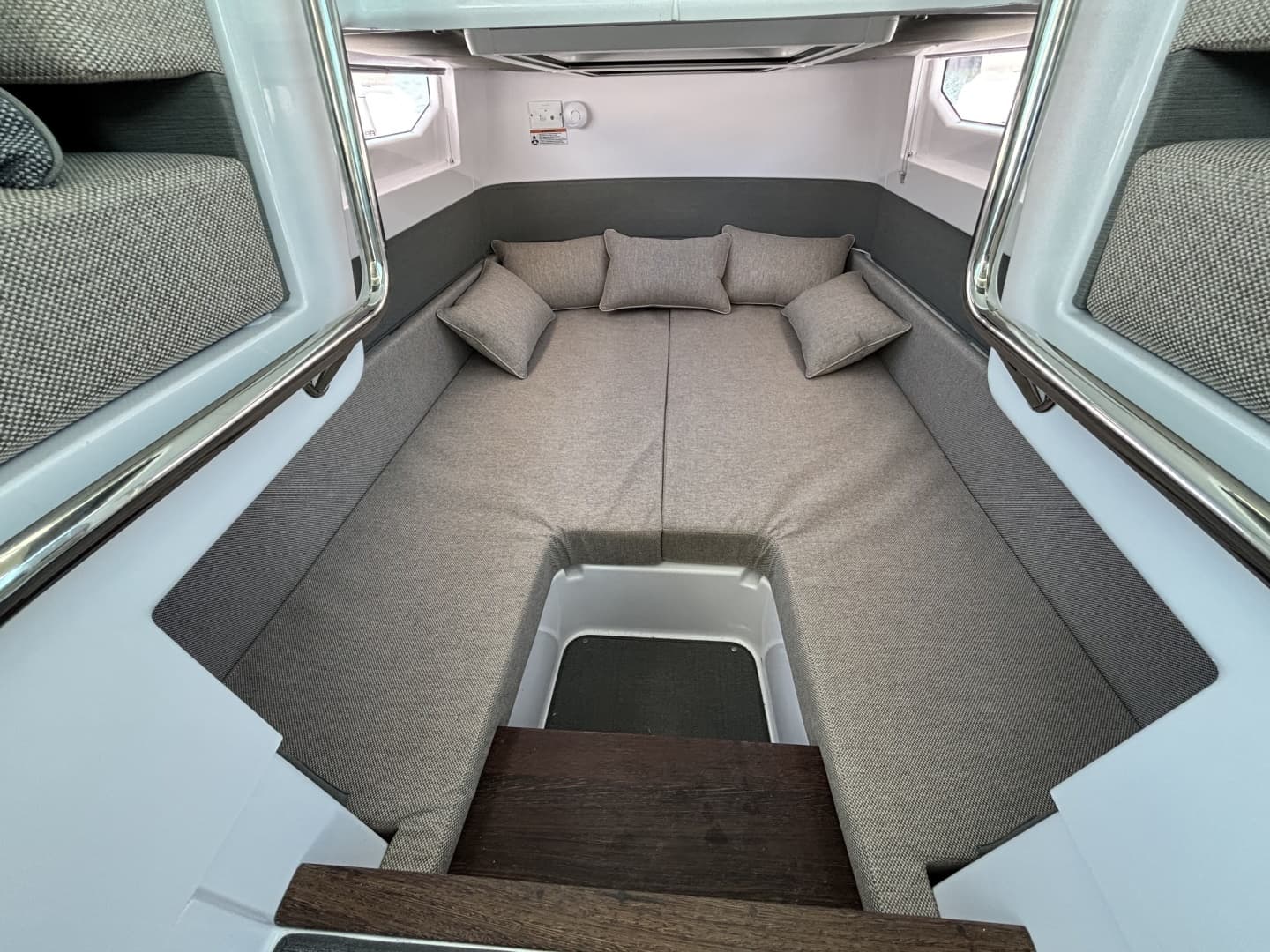 2023 Axopar 37XC Cross Cabin - Image 23