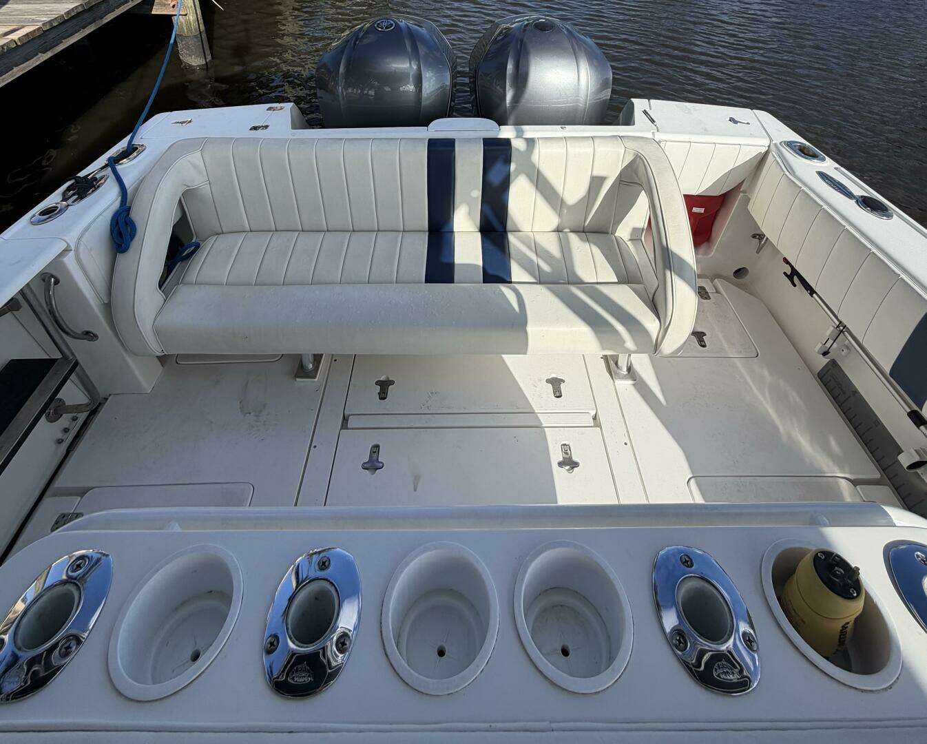 2003 Intrepid 310 - Image 4