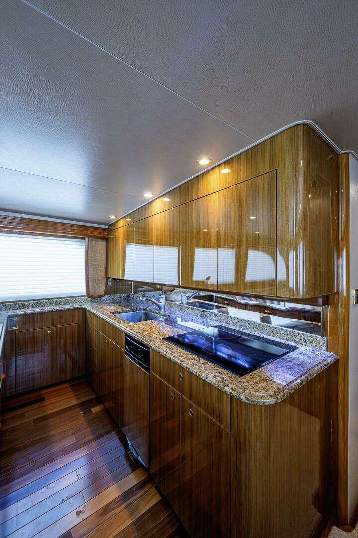 2007 Viking 64 Convertible - Image 14