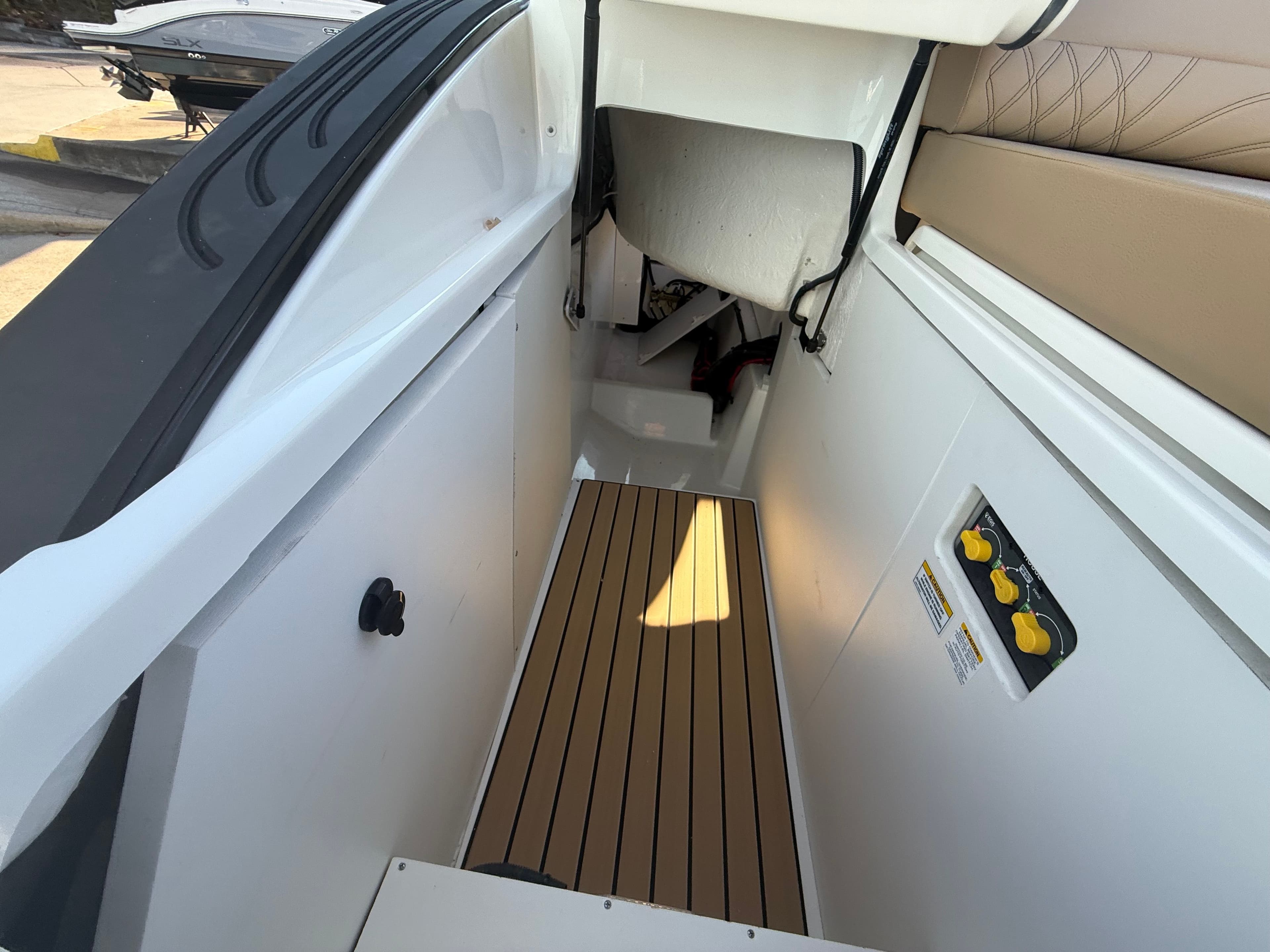 2026 Sea Ray SLX 280 - 18