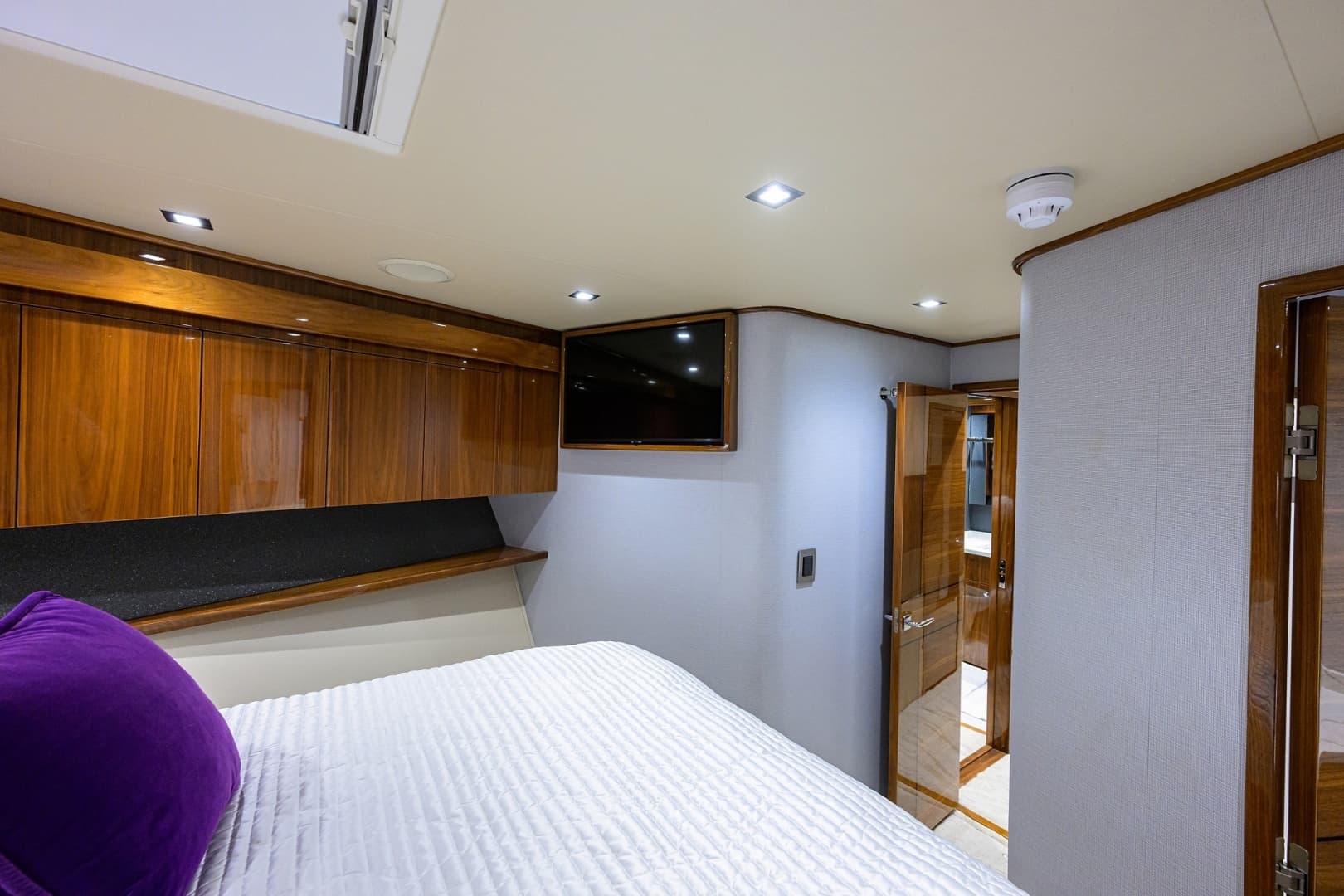 2023 Viking 80 Skybridge - Image 19
