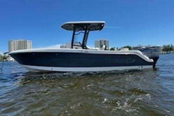 2022 Robalo R242 Center Console