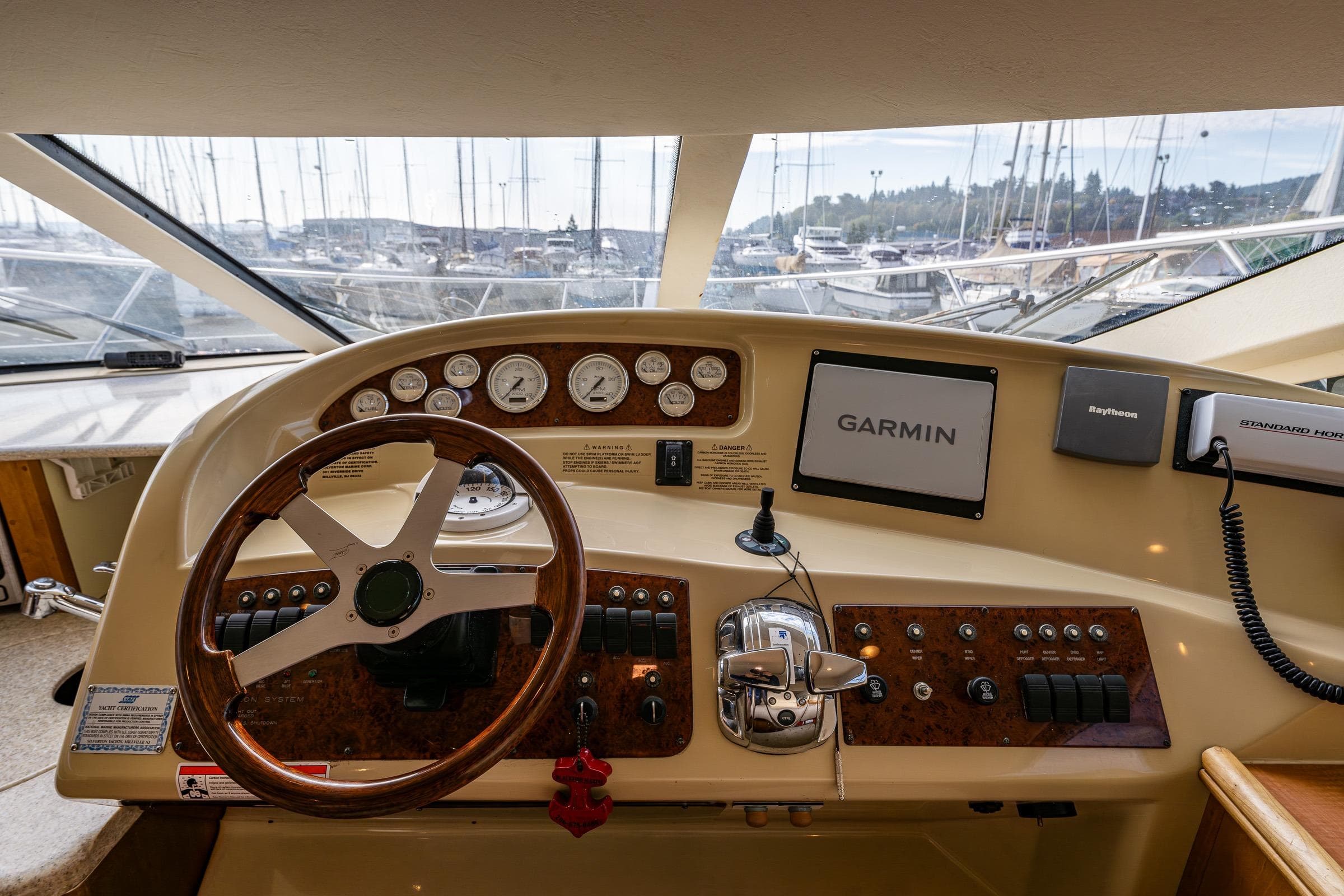 2001 Silverton 410 Sport Bridge helm with Garmin navigation and wood-accented steering wheel.