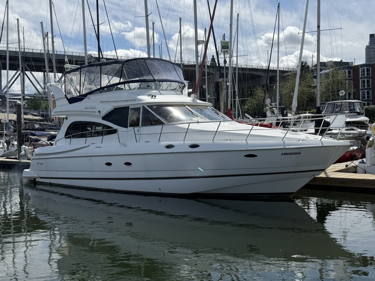 2001 Cruisers Yachts 5000 Pilothouse - Image 2