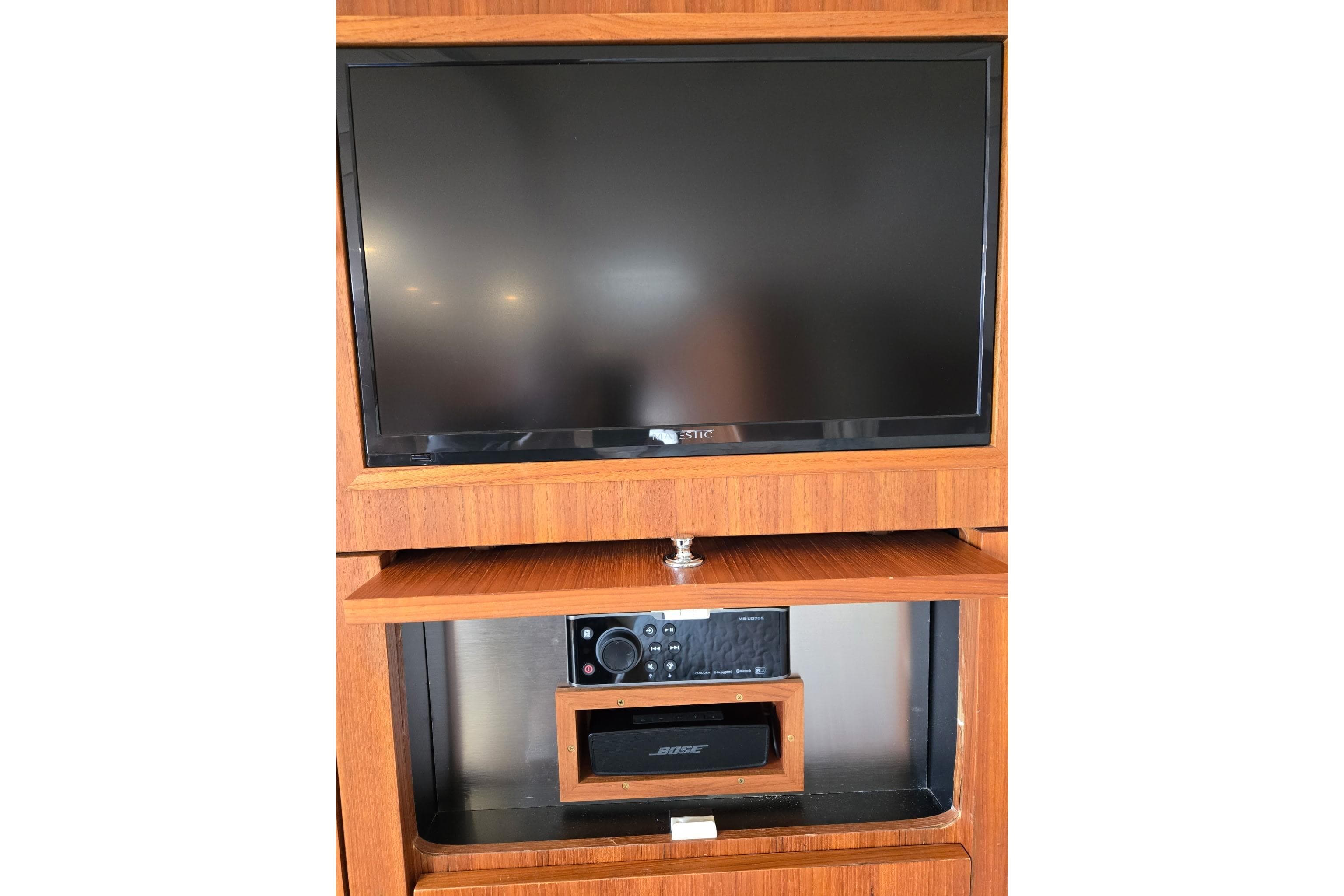 Entertainment system on 2006 Tiara Yachts 3200 Open, featuring a TV and Bose audio.