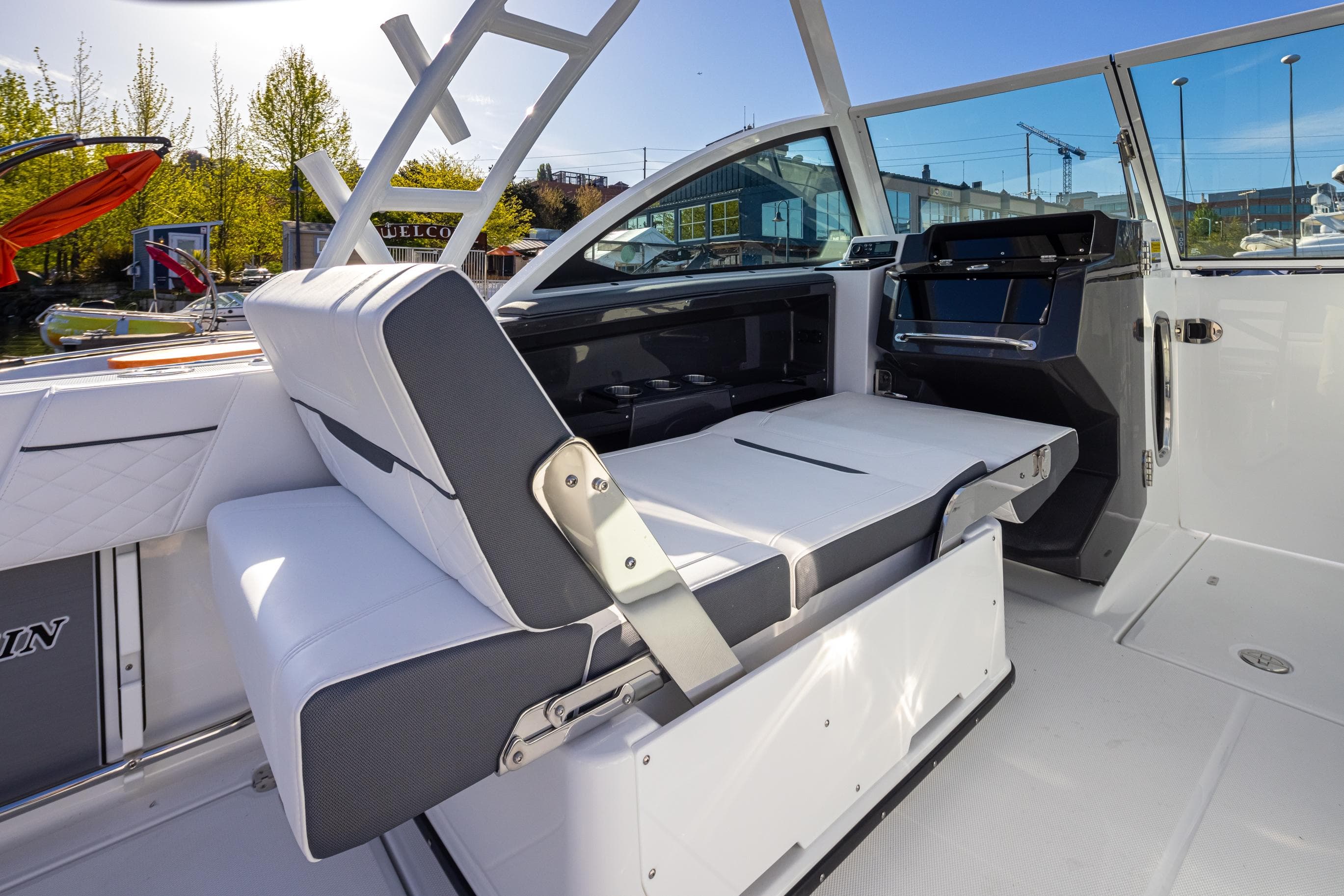2021 Blackfin 252DC boat interior with adjustable seating and modern dashboard.