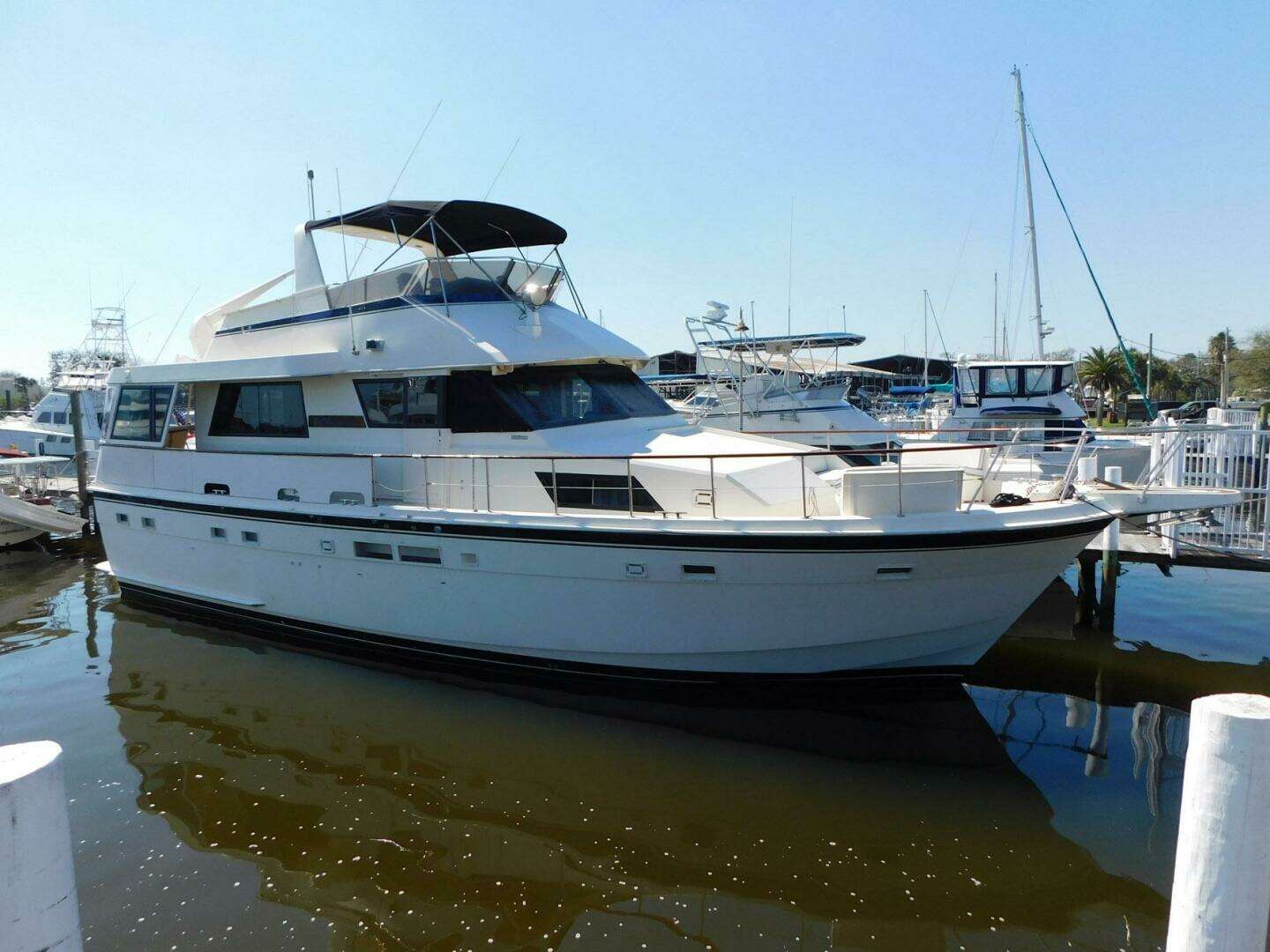 1987 Hatteras 54 MotorYacht - Image 2