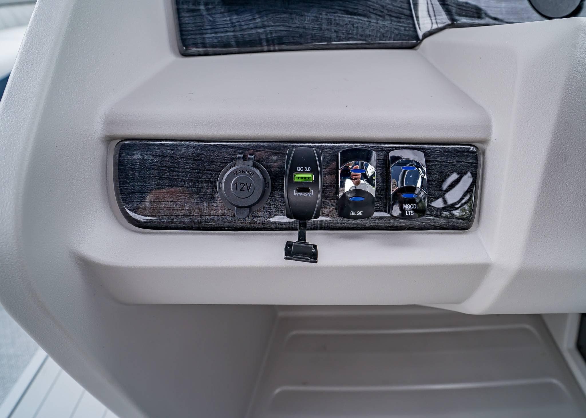 2025 Tahoe Pontoon LTZ Quad Lounge - 12