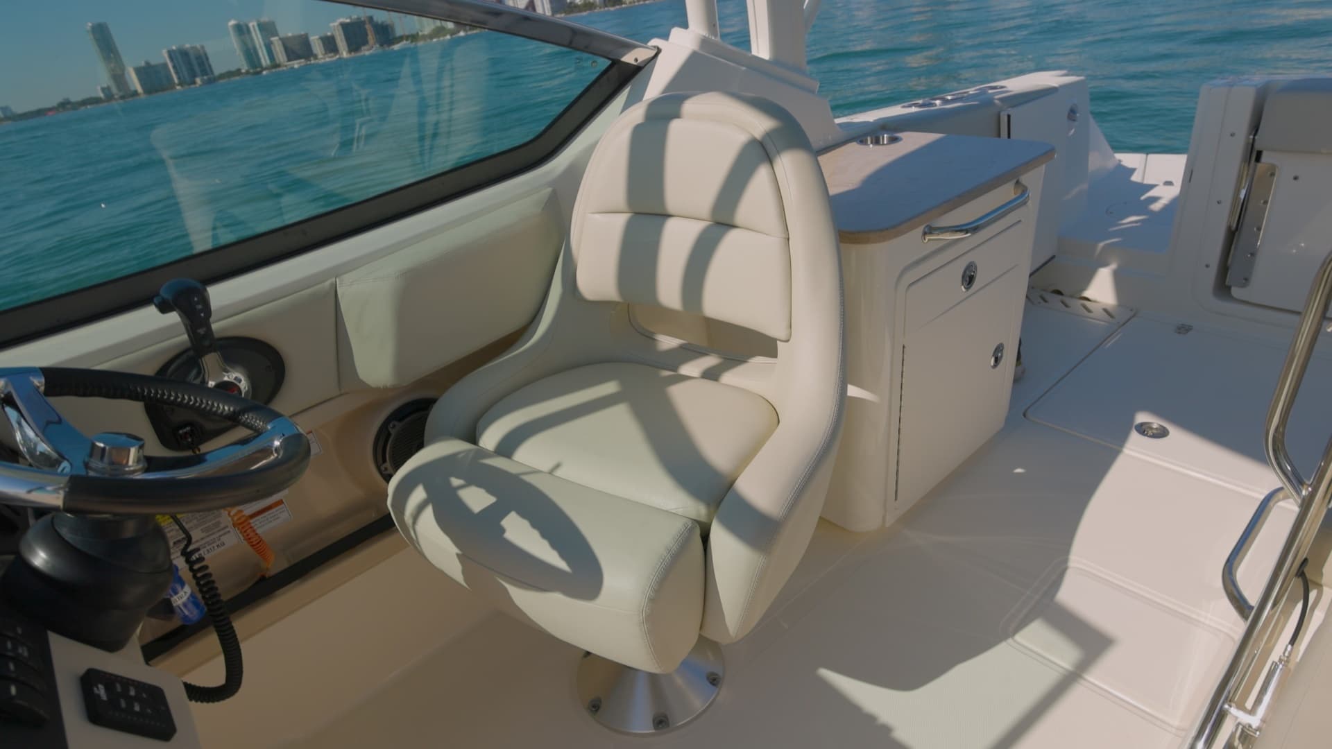 2022 Boston Whaler Vantage - Image 8