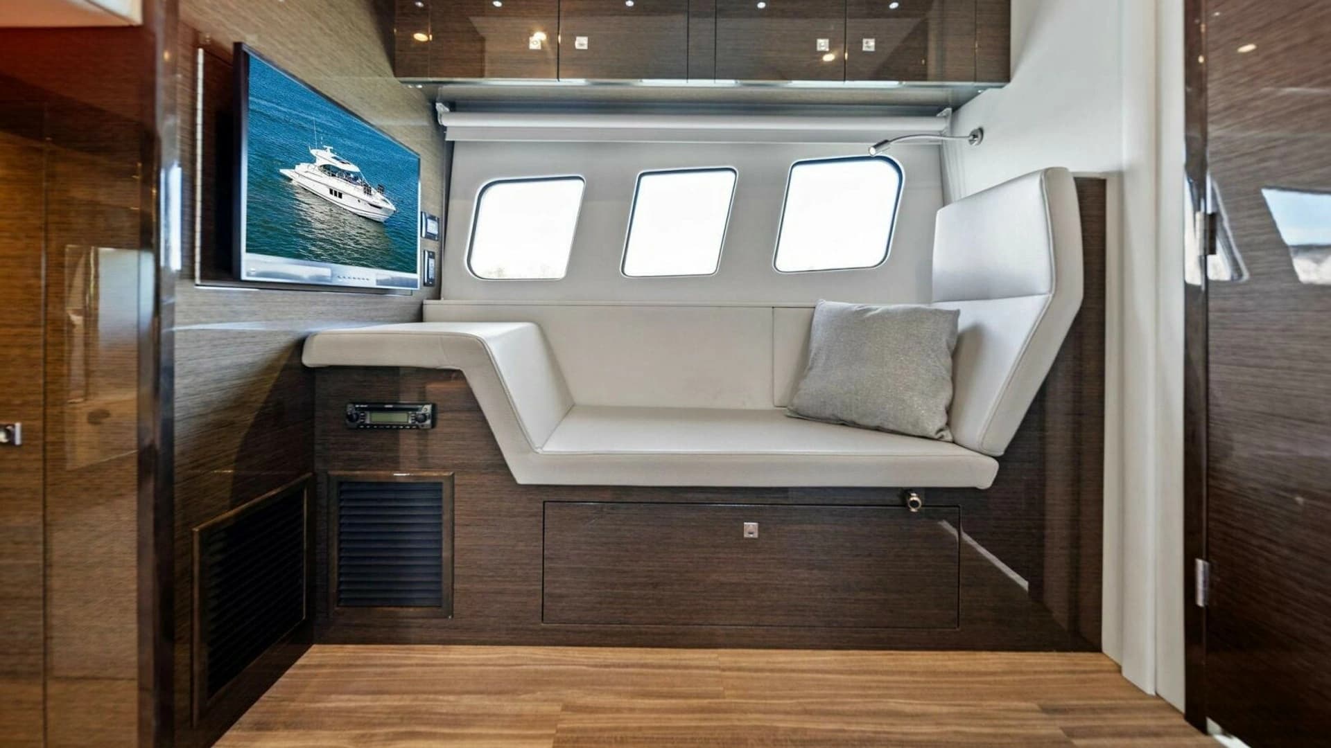 2019 Cruisers Yachts 45 Cantius - Image 50