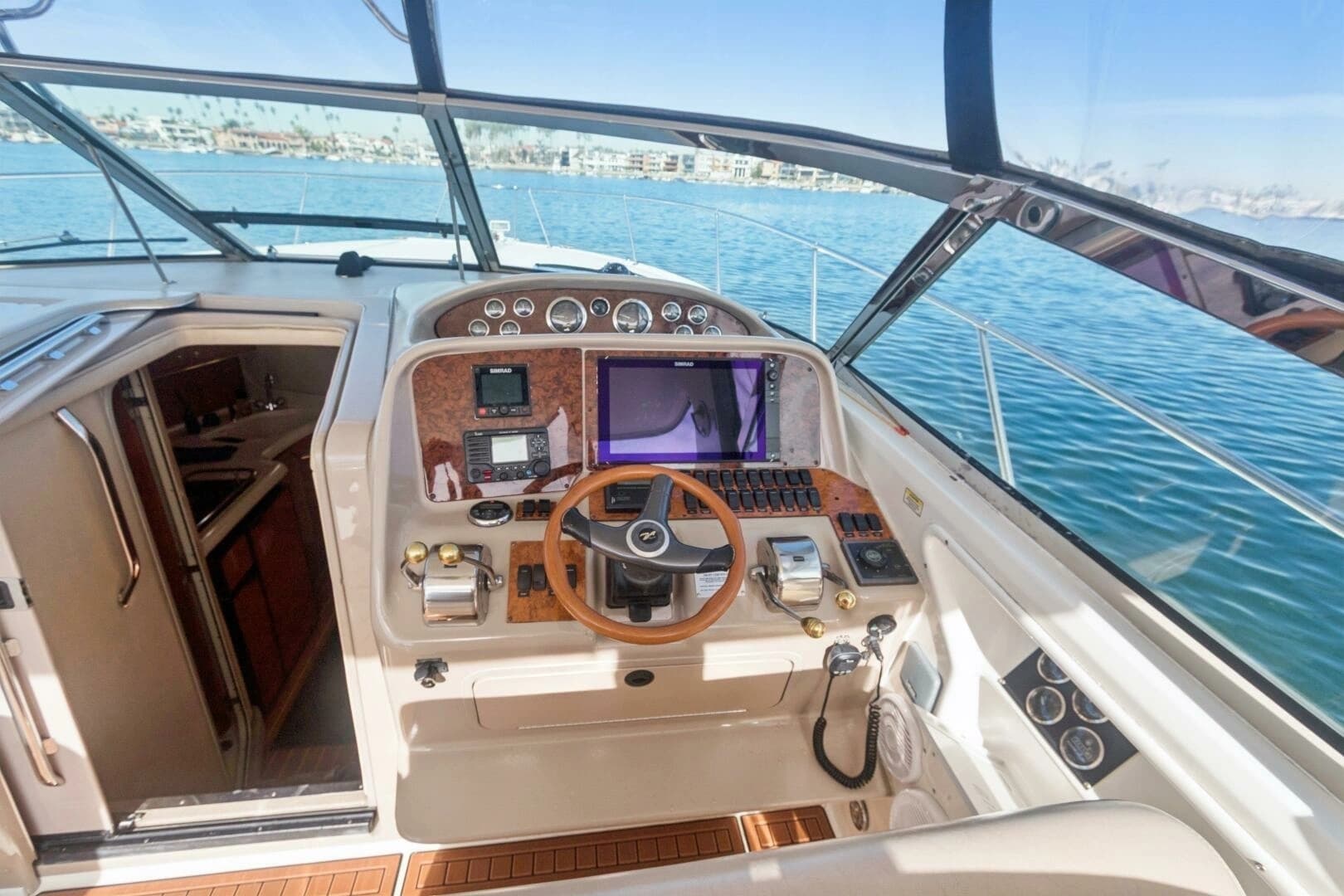 2000 Sea Ray 370 Express Cruiser - Image 24