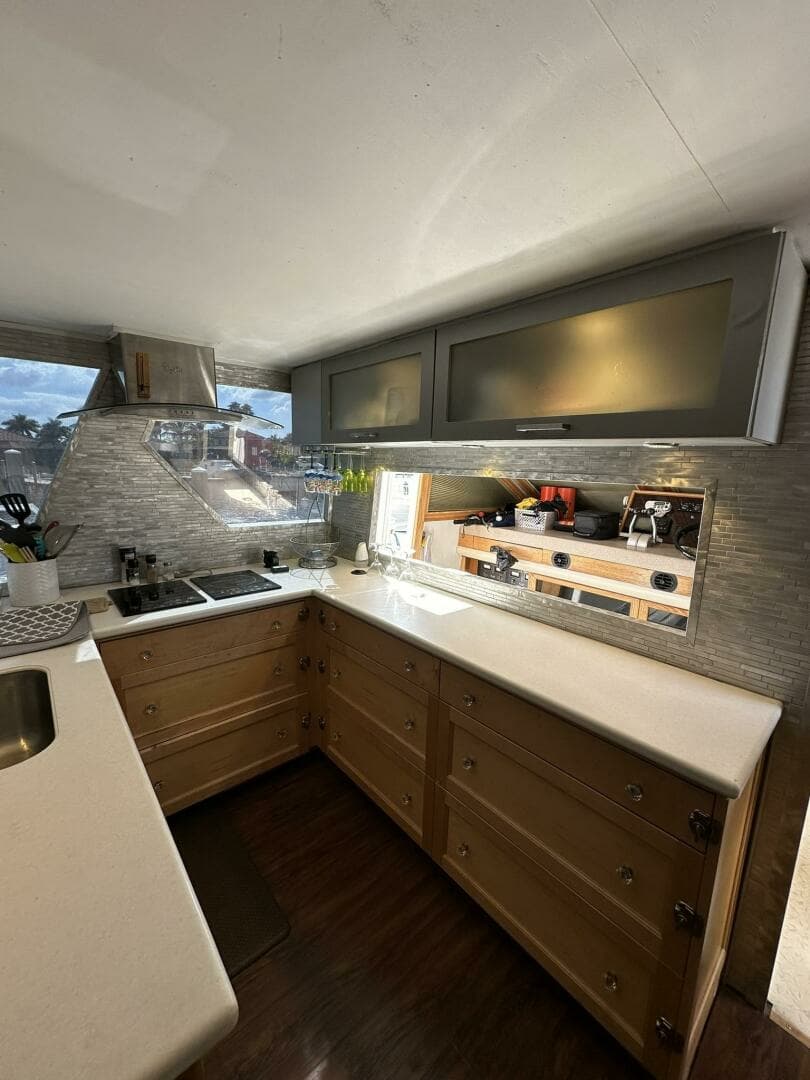 1988 Viking Motor Yacht - Image 49