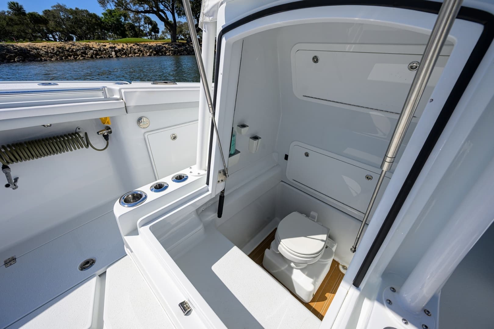 2023 Yellowfin 34 Offshore - Image 18