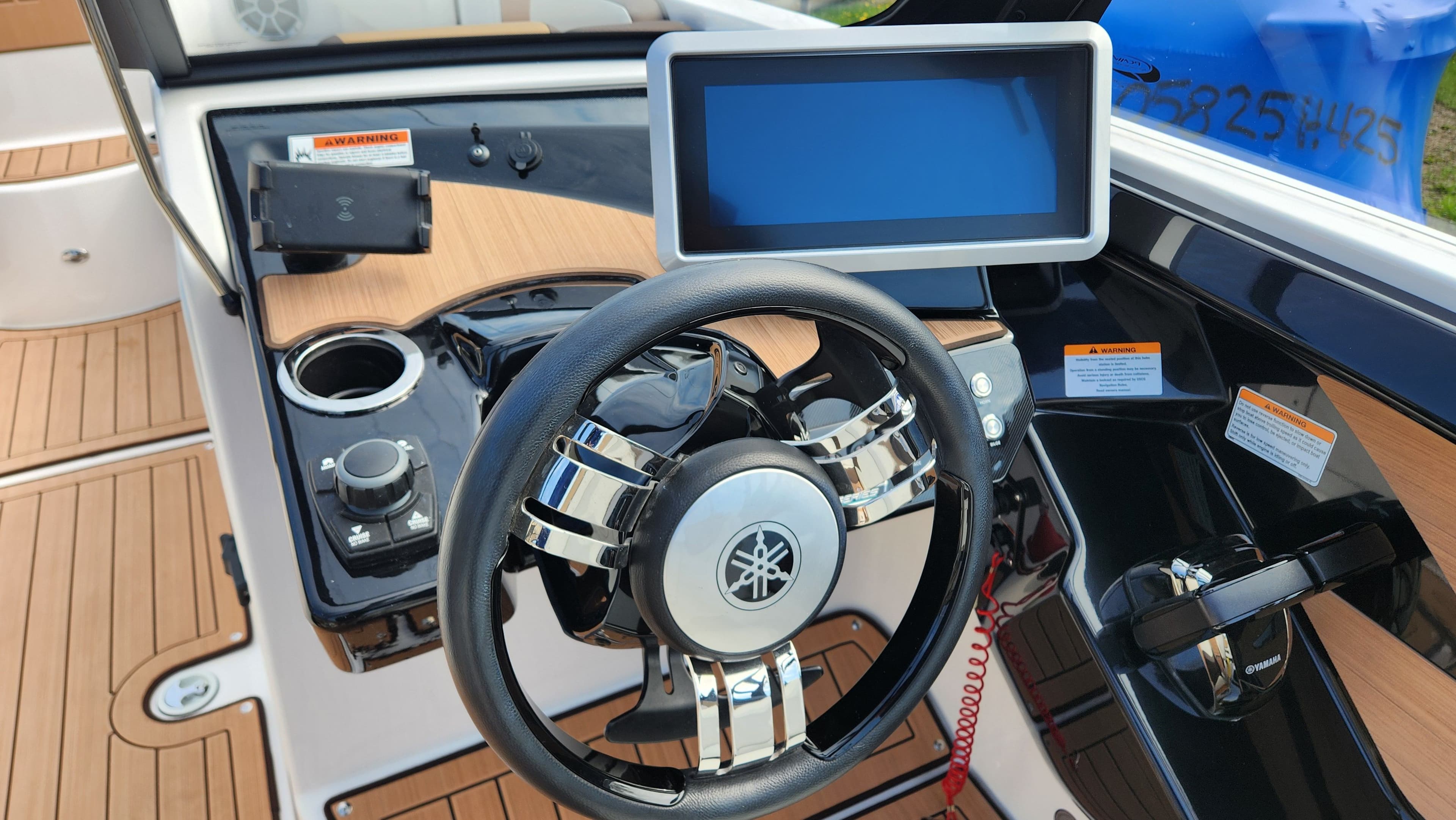 2023 Yamaha Boats 222SD - 24