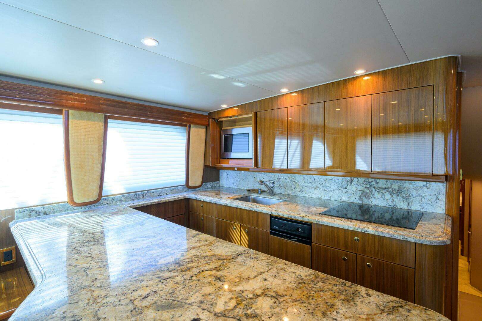 2007 Viking 64 Convertible - Image 19