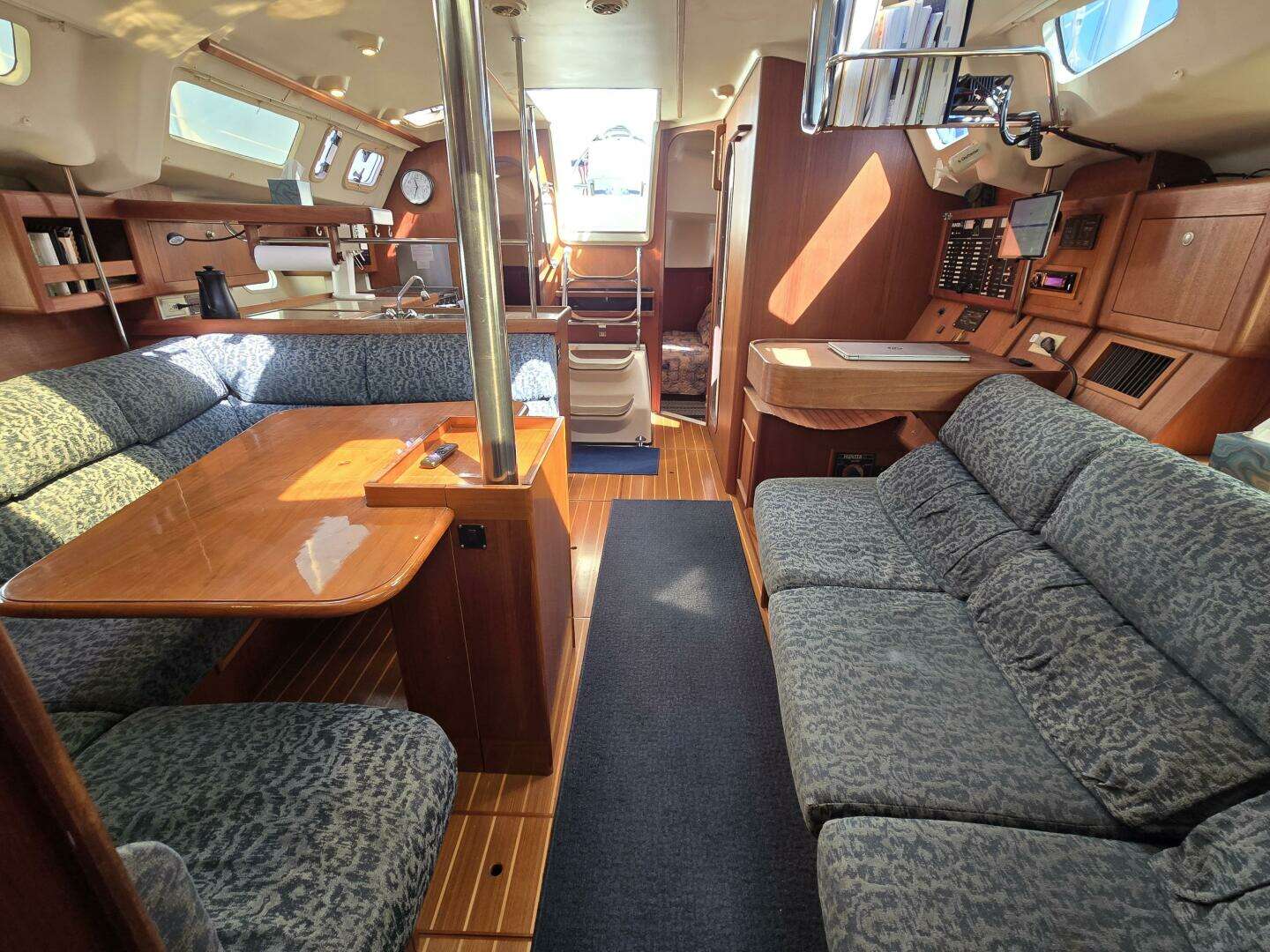 1998 Hunter 410 - Image 37