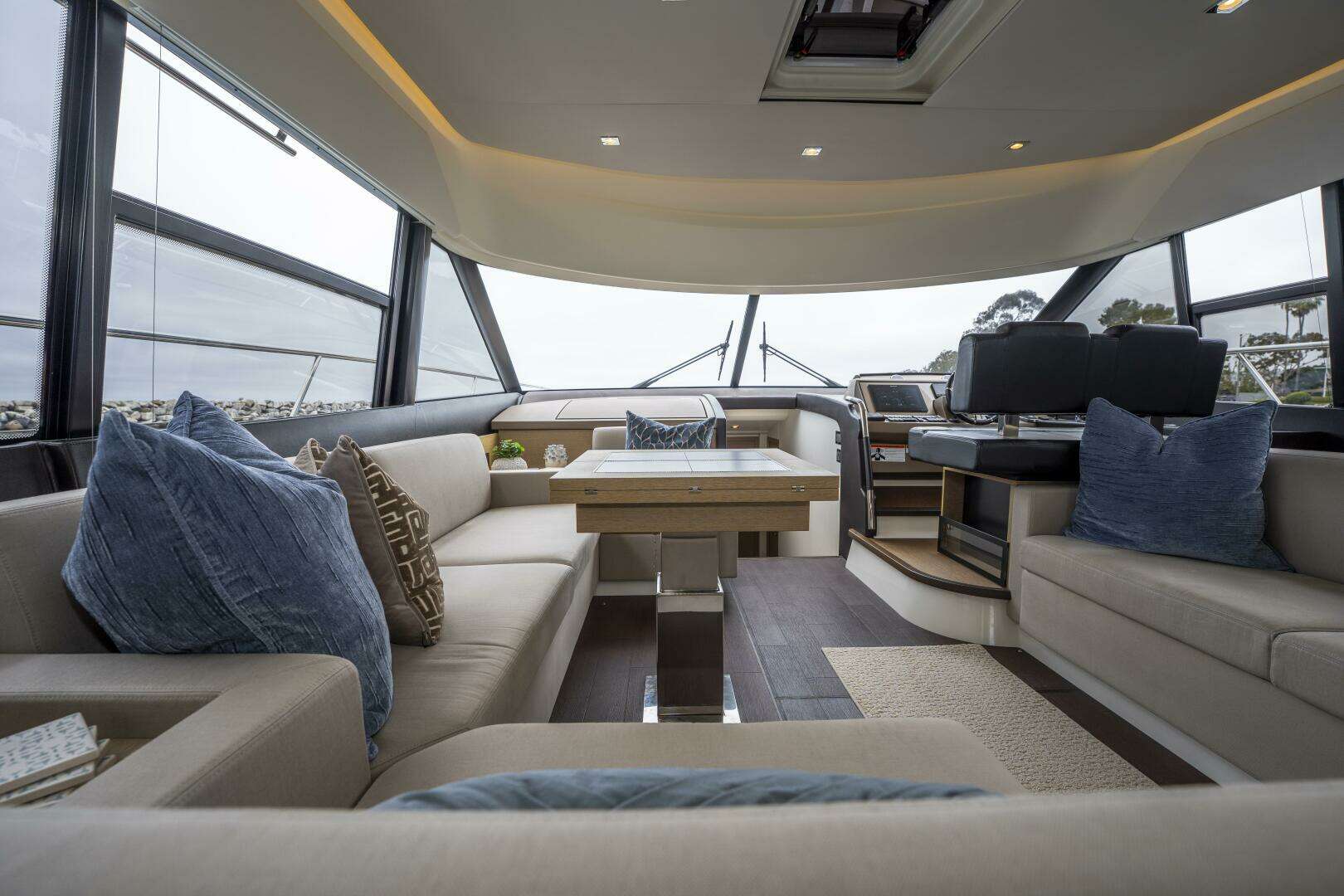 2018 Prestige 560 - Image 20