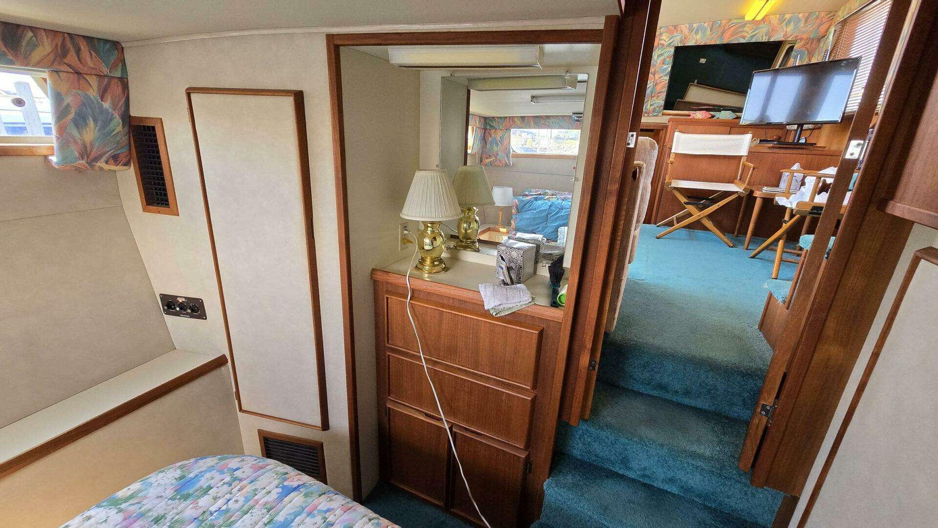 1987 Chris-Craft 362 Catalina - Image 21