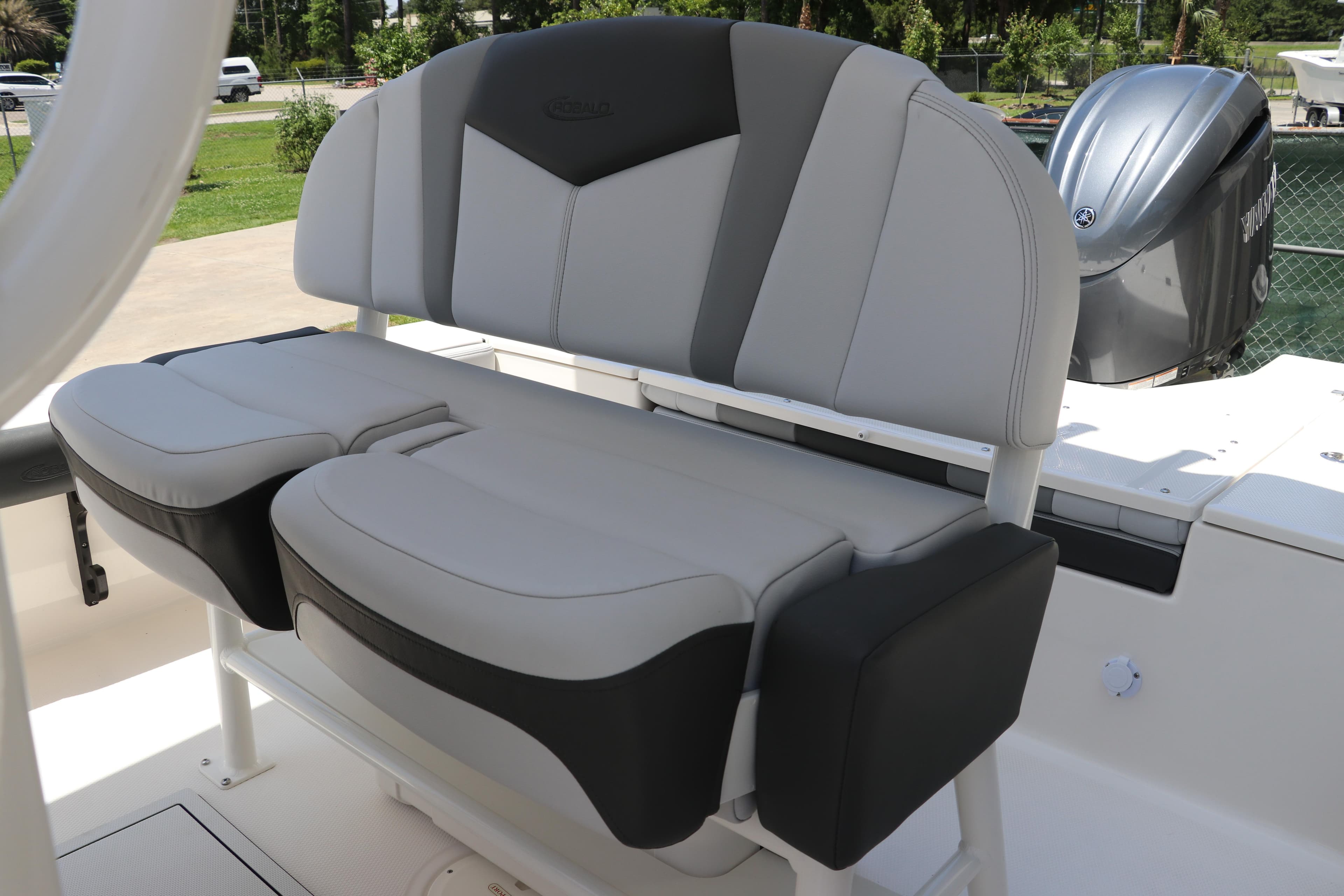 2026 Robalo 226 Cayman boat seating with modern design and comfortable upholstery.