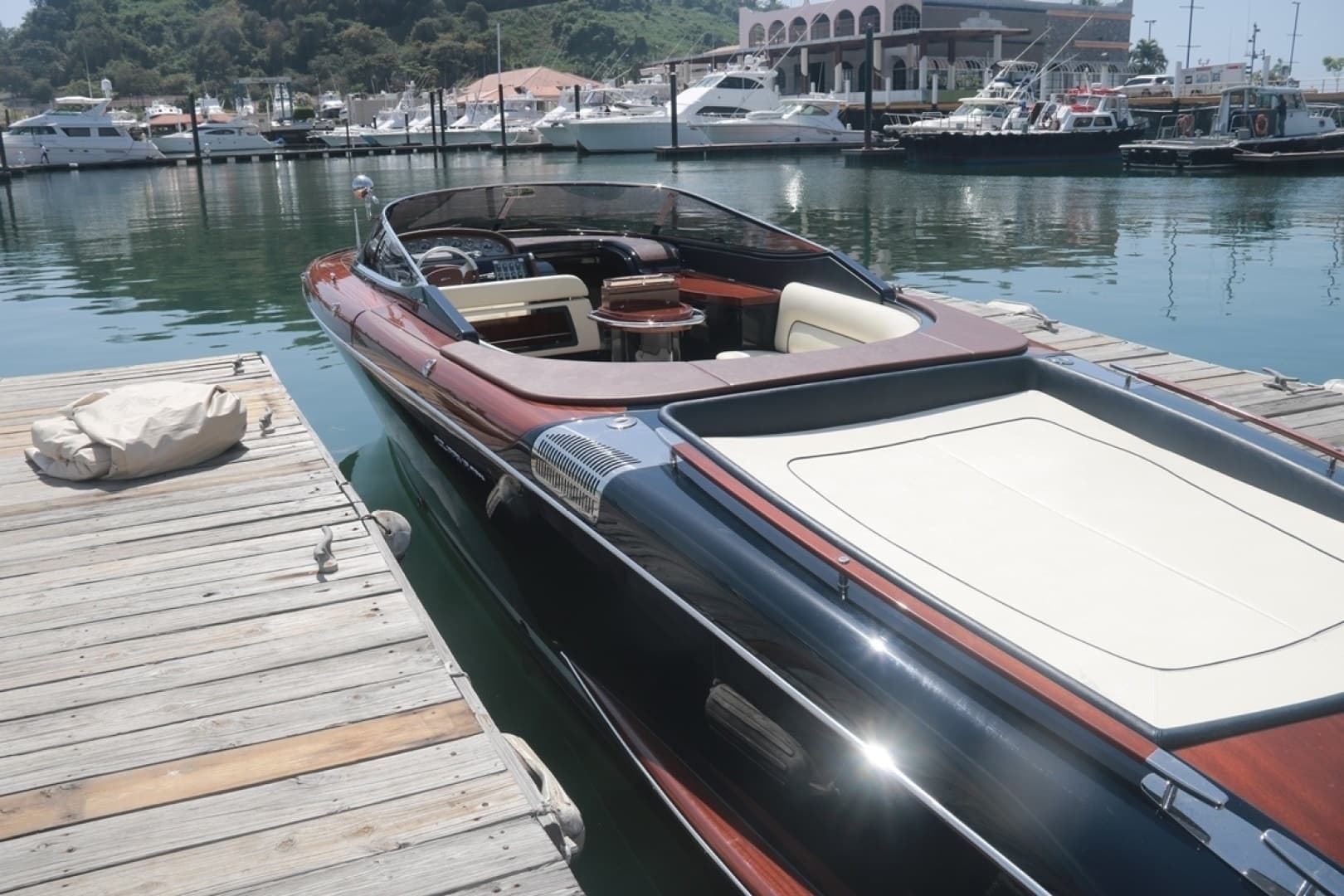2015 Riva 33 Aquariva - Image 2