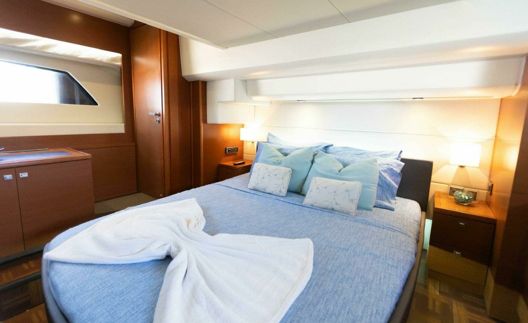 2014 Prestige 550 - Image 38
