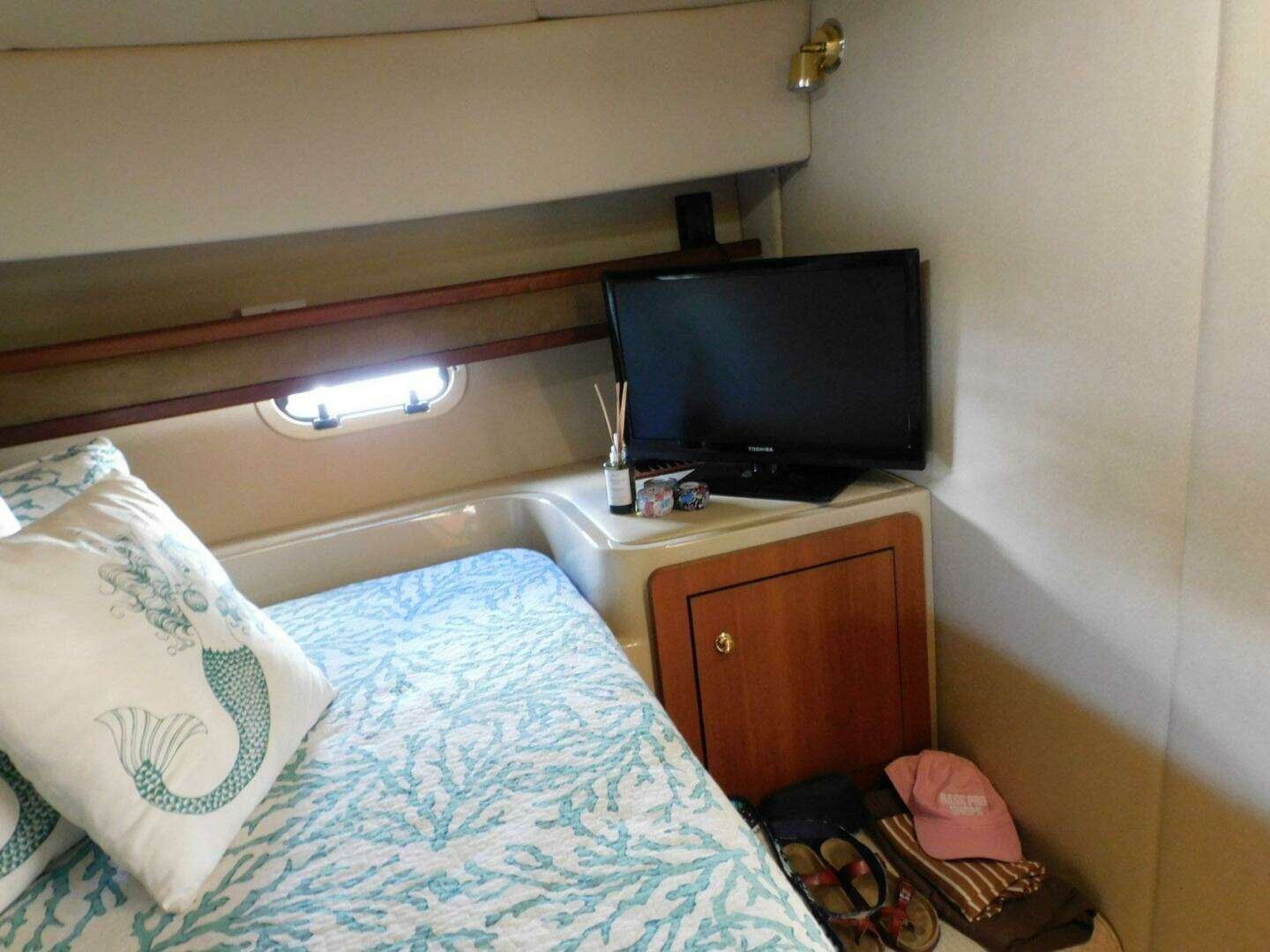 2003 Cruisers Yachts 3750 Motoryacht - Image 20