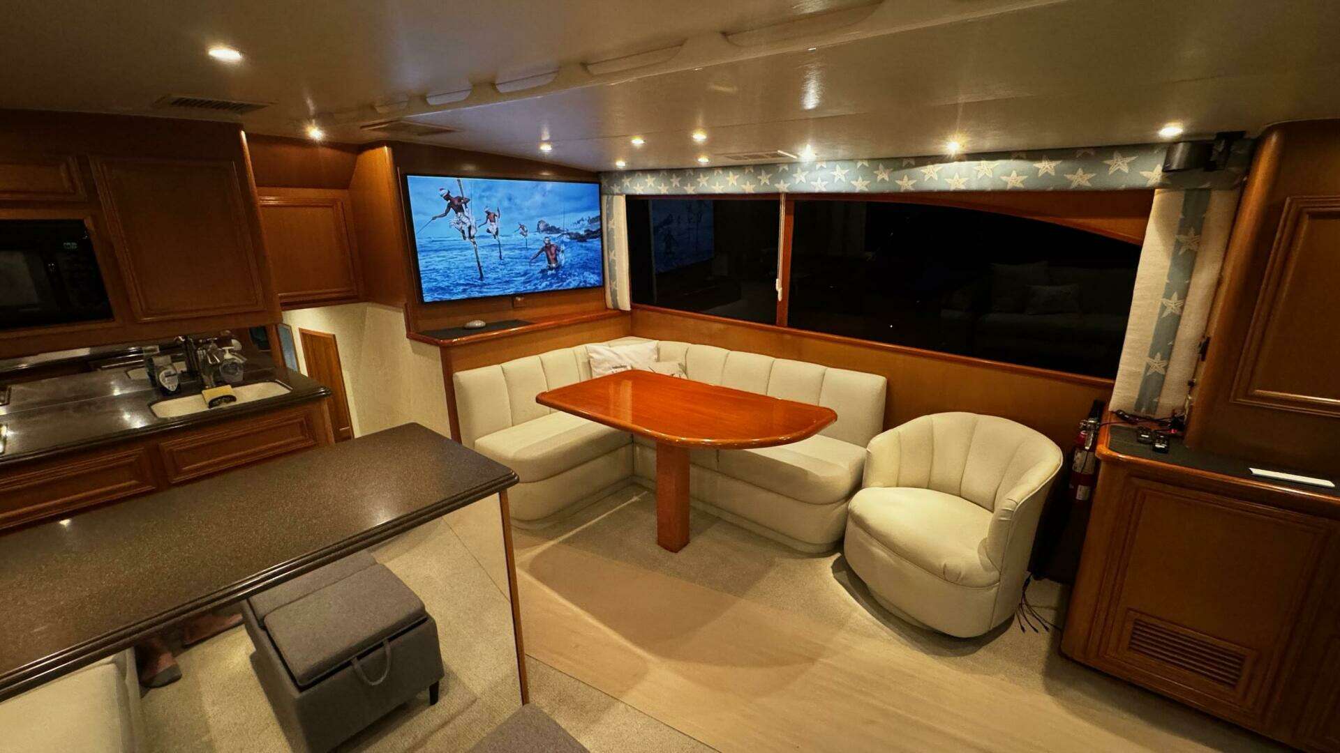 2002 Cavileer 48 Flybridge Sportfisherman - Image 6