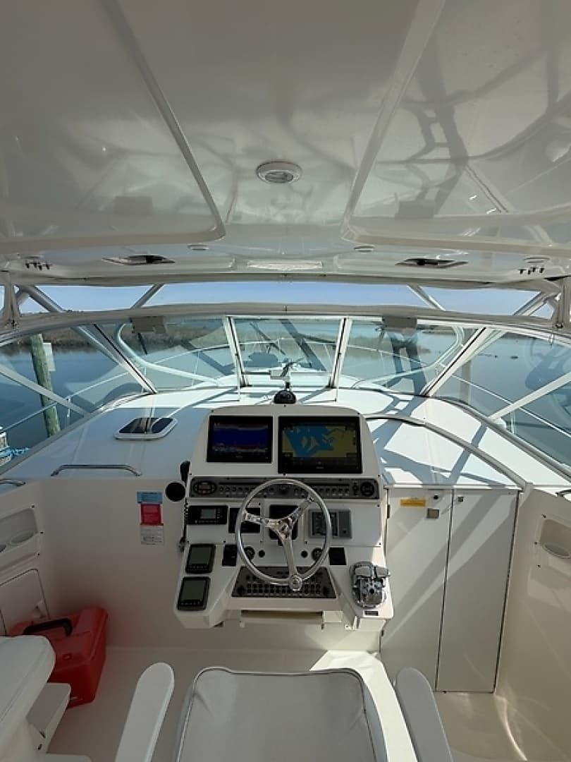 2005 Rampage 33 Express - Image 28