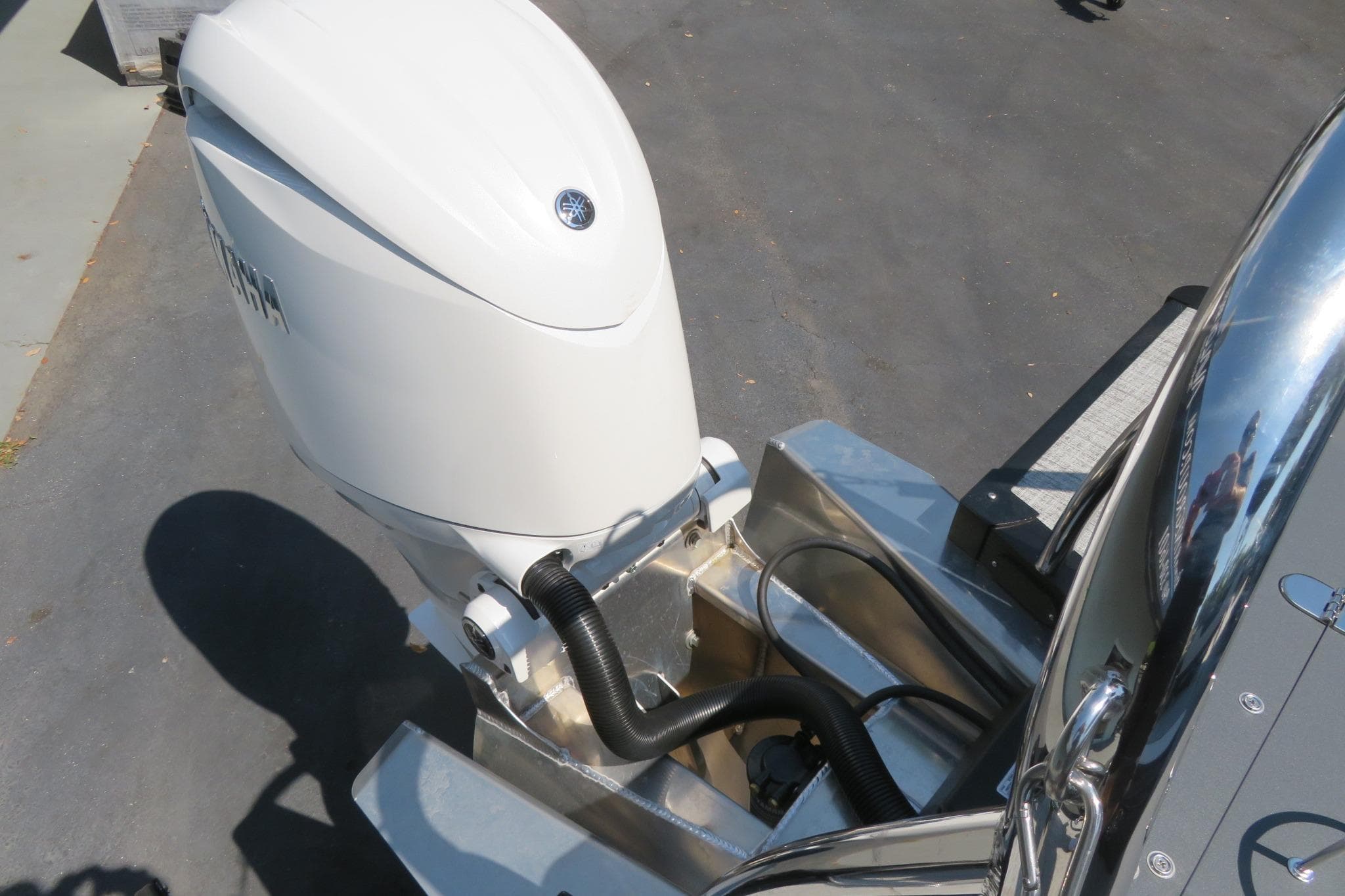 2026 Avalon Catalina Quad Lounge Shift boat with Yamaha outboard motor.