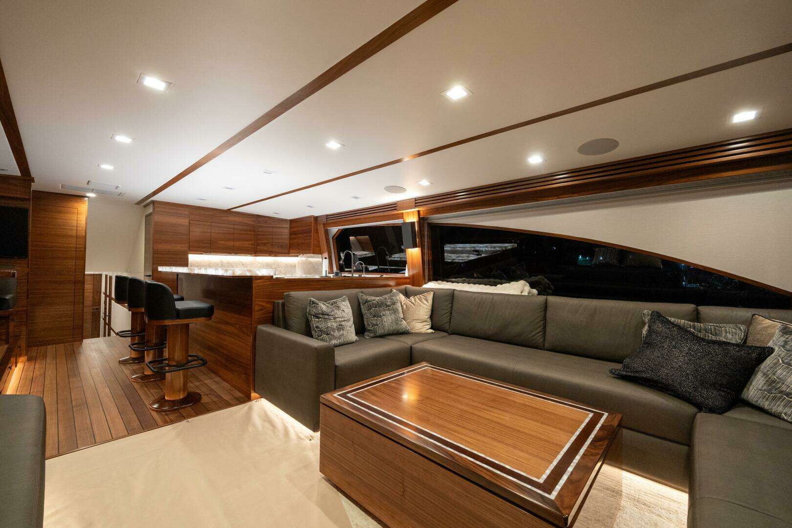 2025 Viking 82 Convertible - Image 2