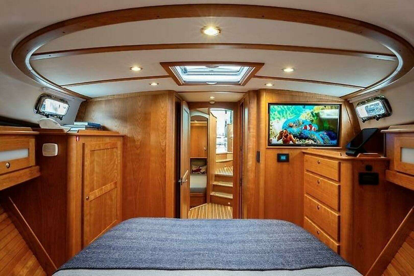 2027 Sabre 45 Salon Express - Image 6