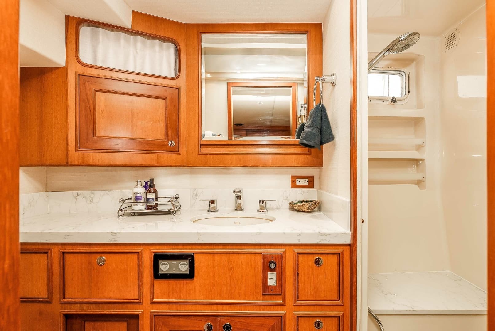 2005 Offshore Yachts Pilothouse - Image 31