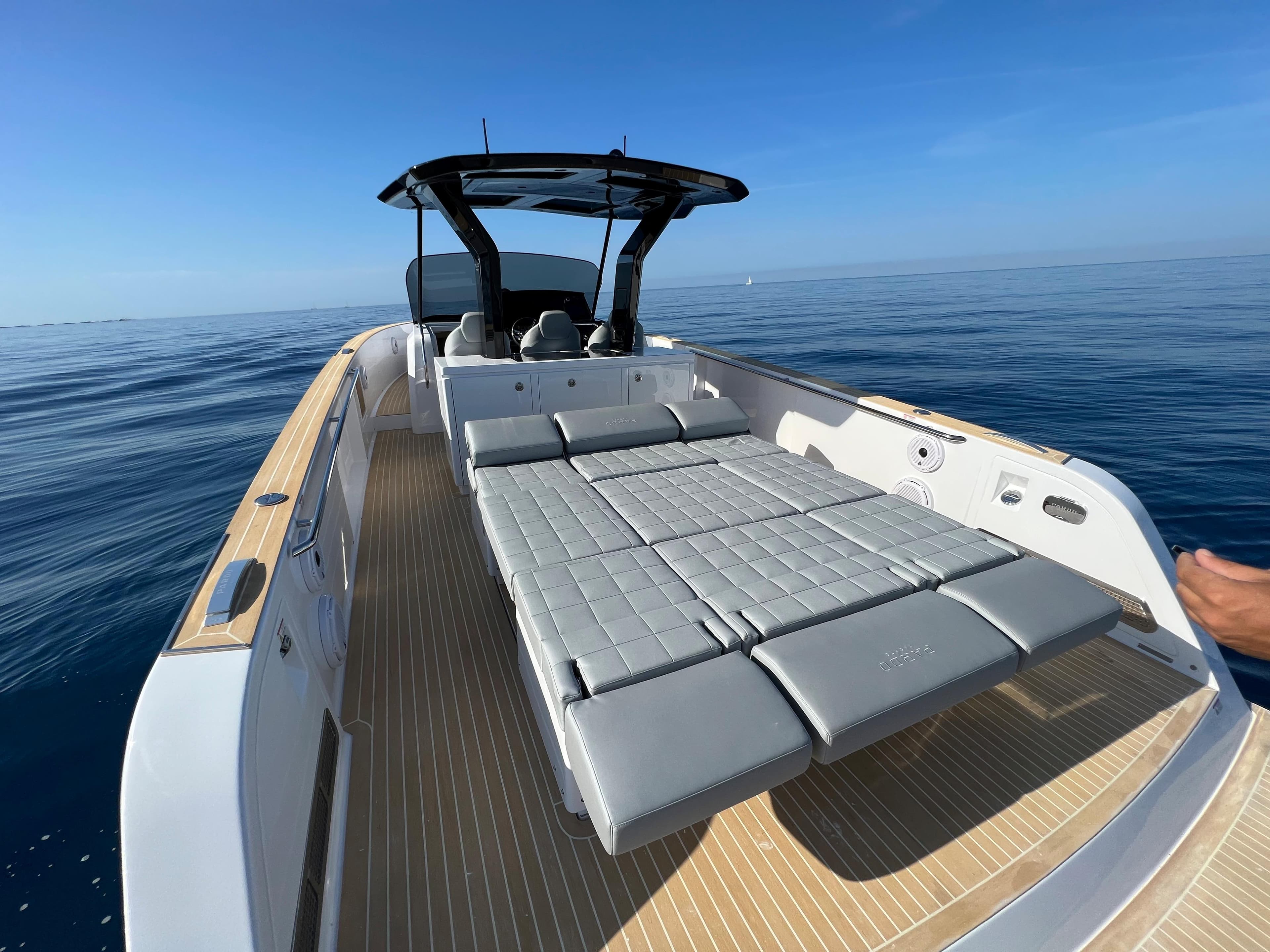 2023 Pardo Yachts 38 with sunbed, sleek design, and open sea view.