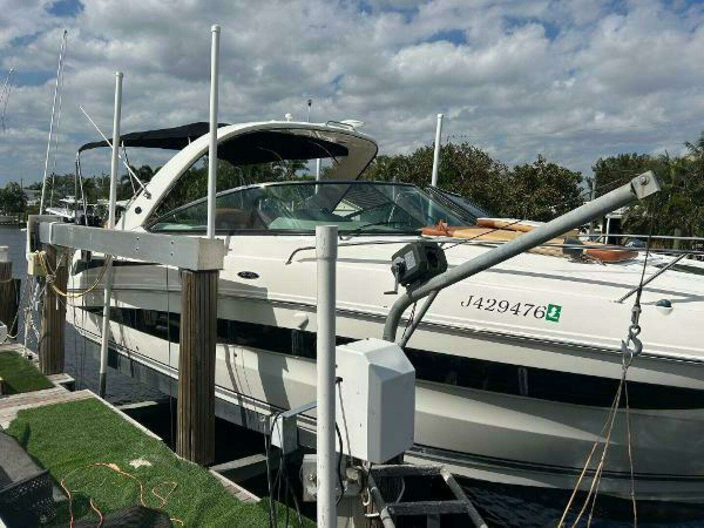2014 Sea Ray 370 Venture - Image 5