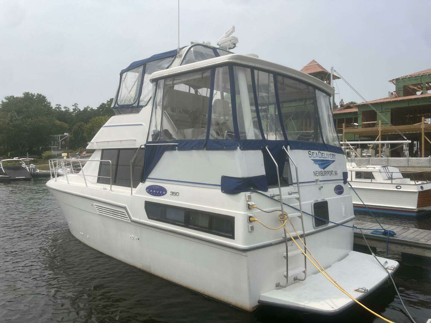 1994 Carver Aft Cabin Motor Yacht - Image 3