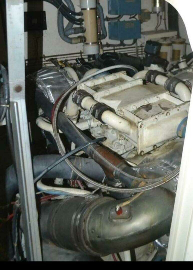 1984 Hatteras 53 Extended Deck Motor Yacht - Image 14
