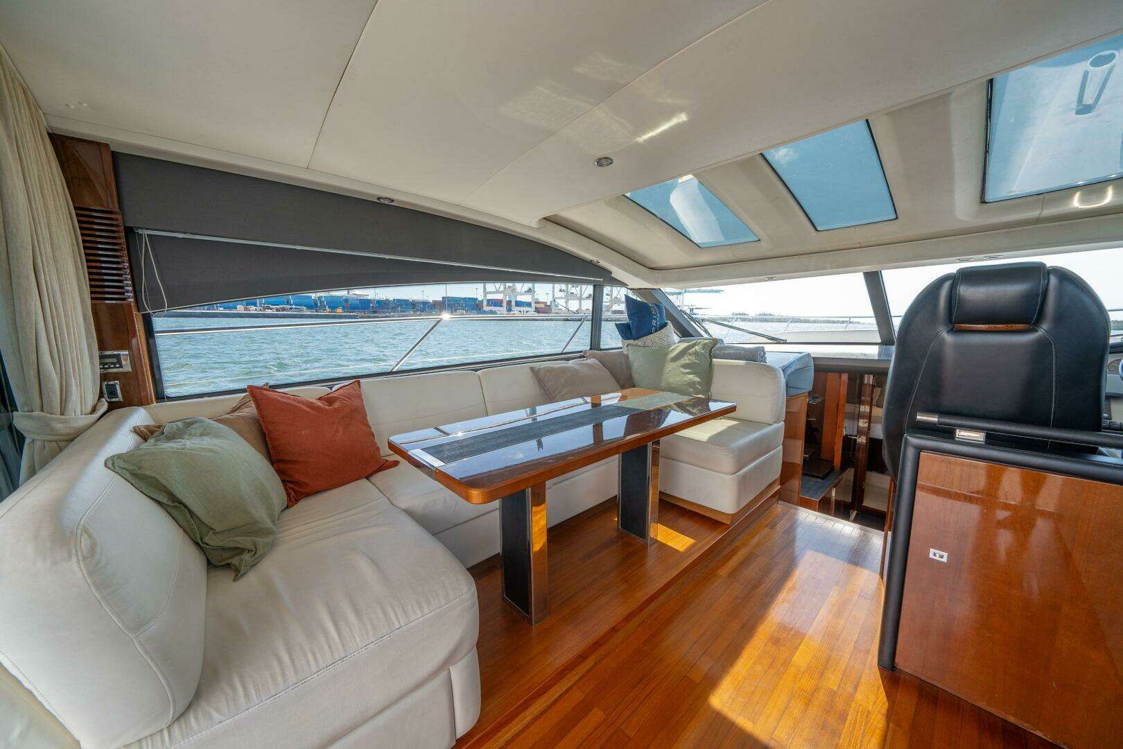 2012 Princess V52 - Image 14