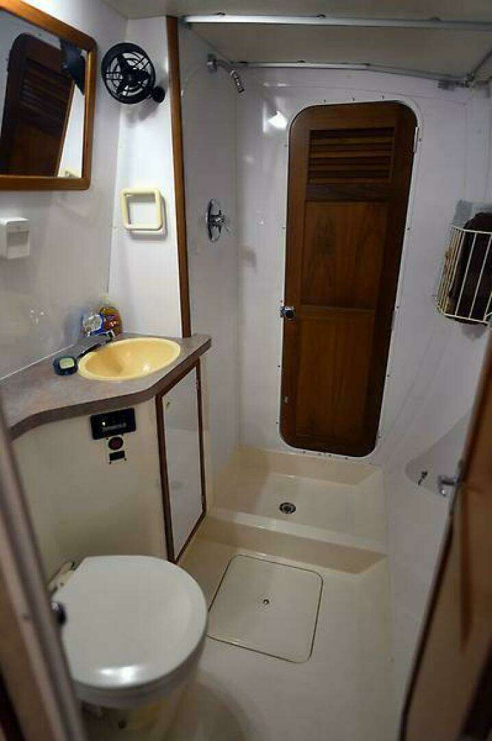 1999 Manta 42 - Image 33